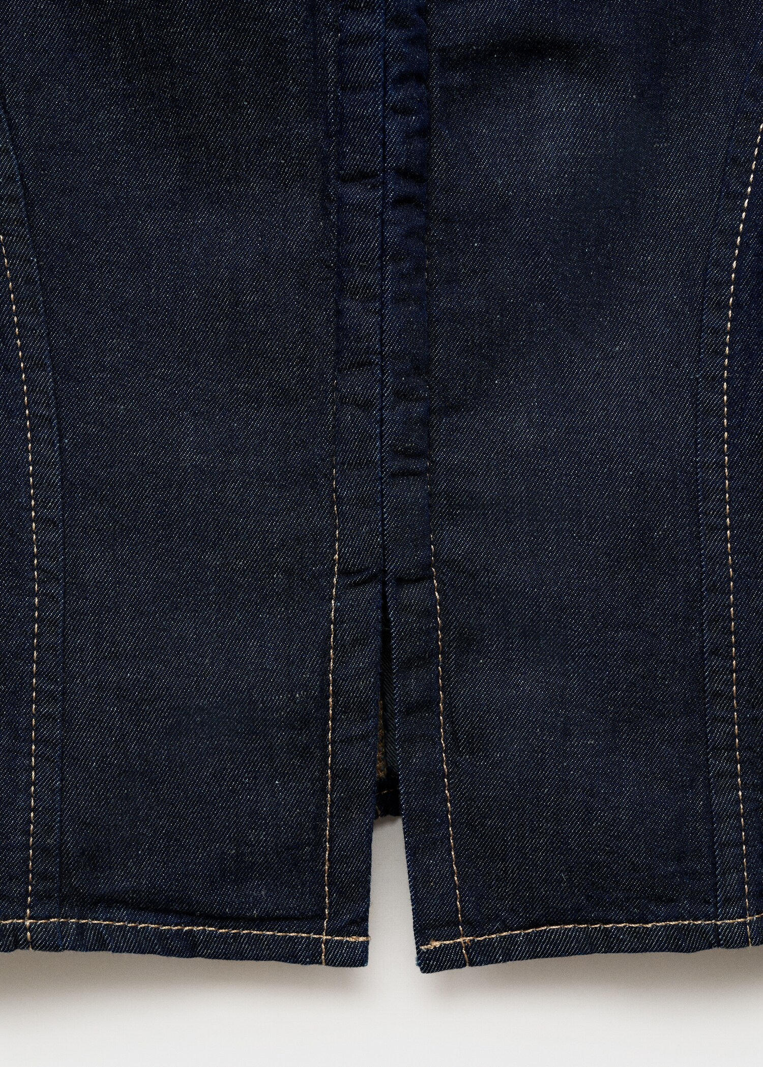 Figurnära denimtopp - Detaljer om artikeln 0