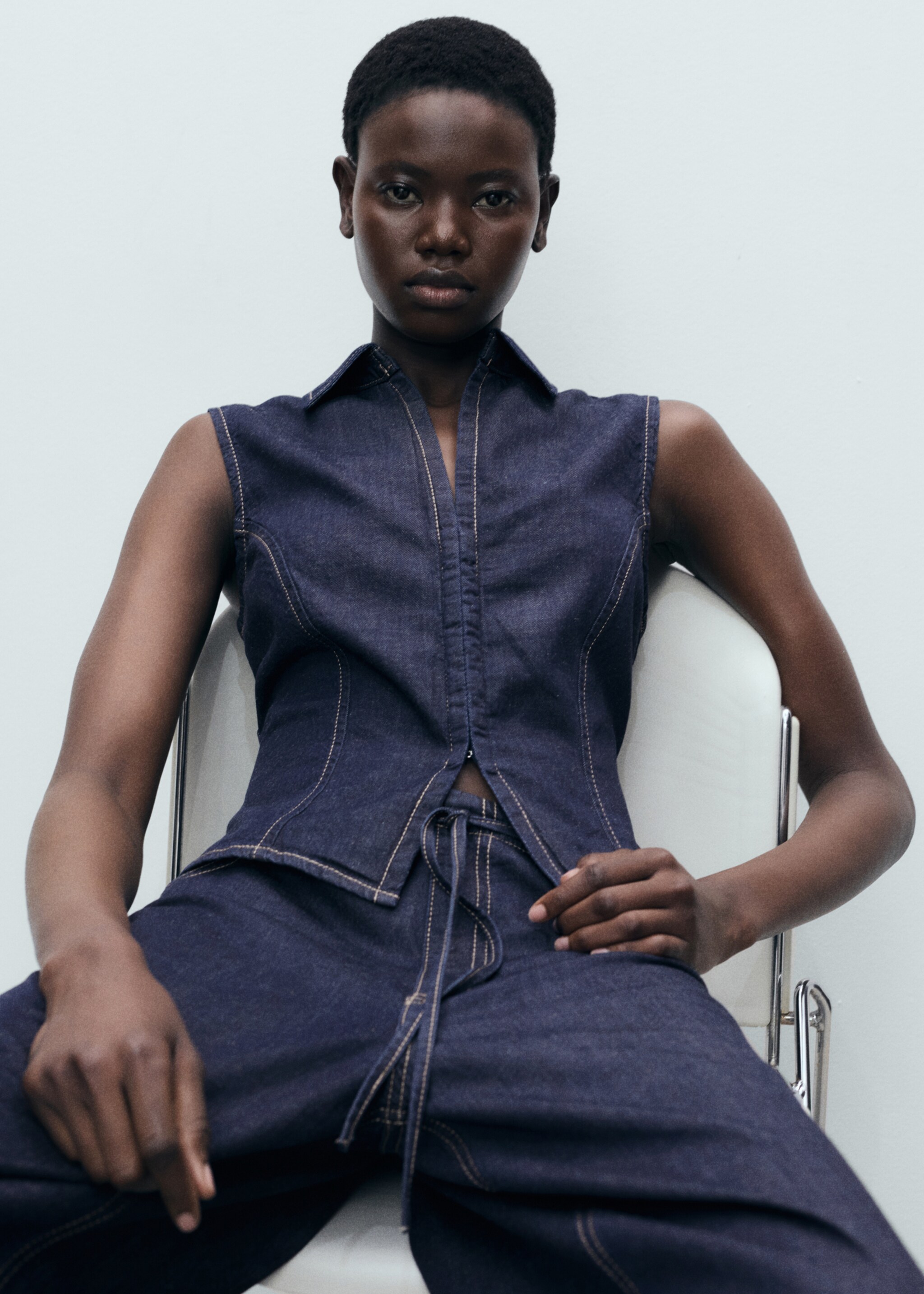 Figurnära denimtopp - Detaljer om artikeln 4, Blå. Ref: 87097175-00.