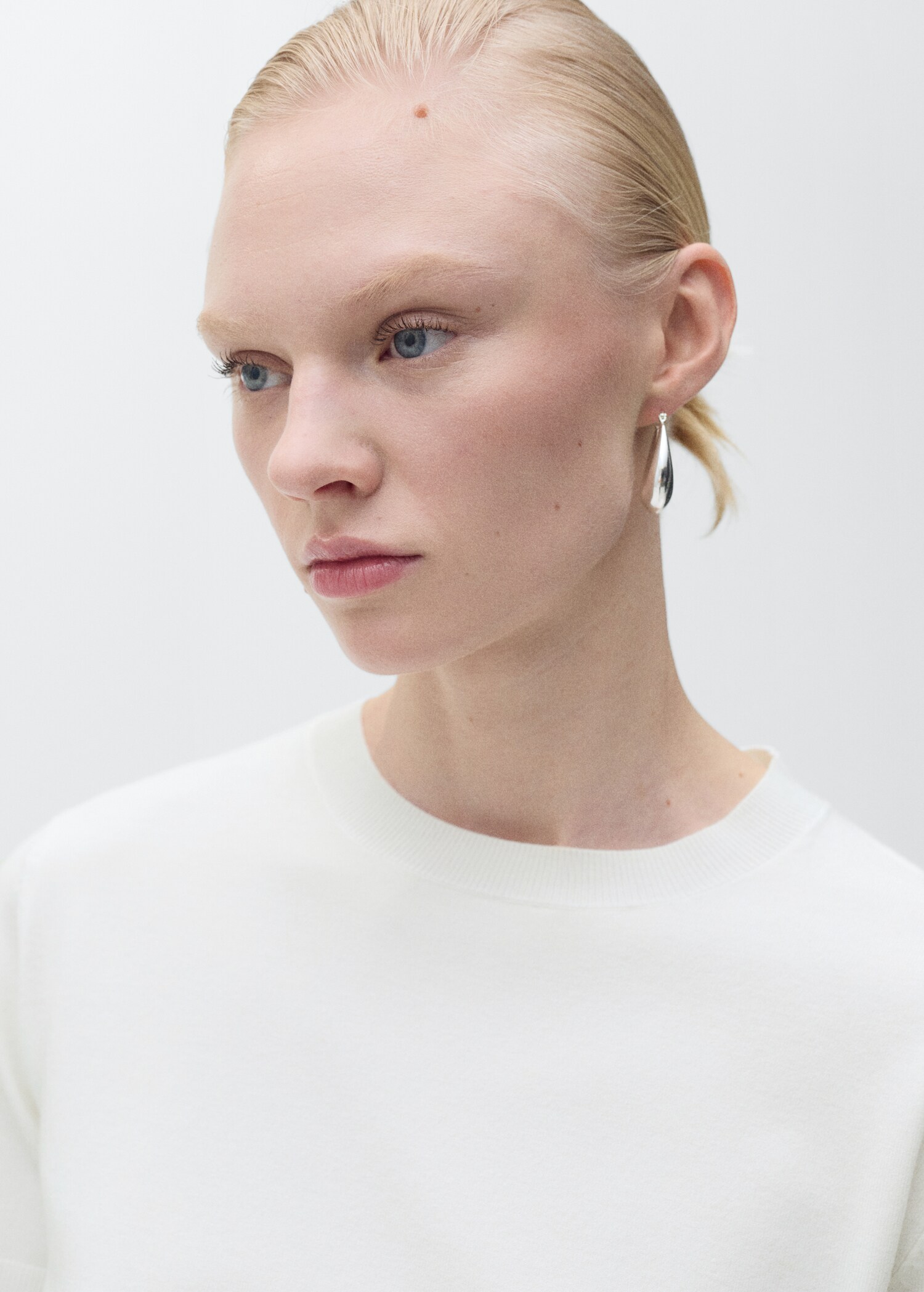 Short-sleeved fine-knit sweater - Details of the article 1