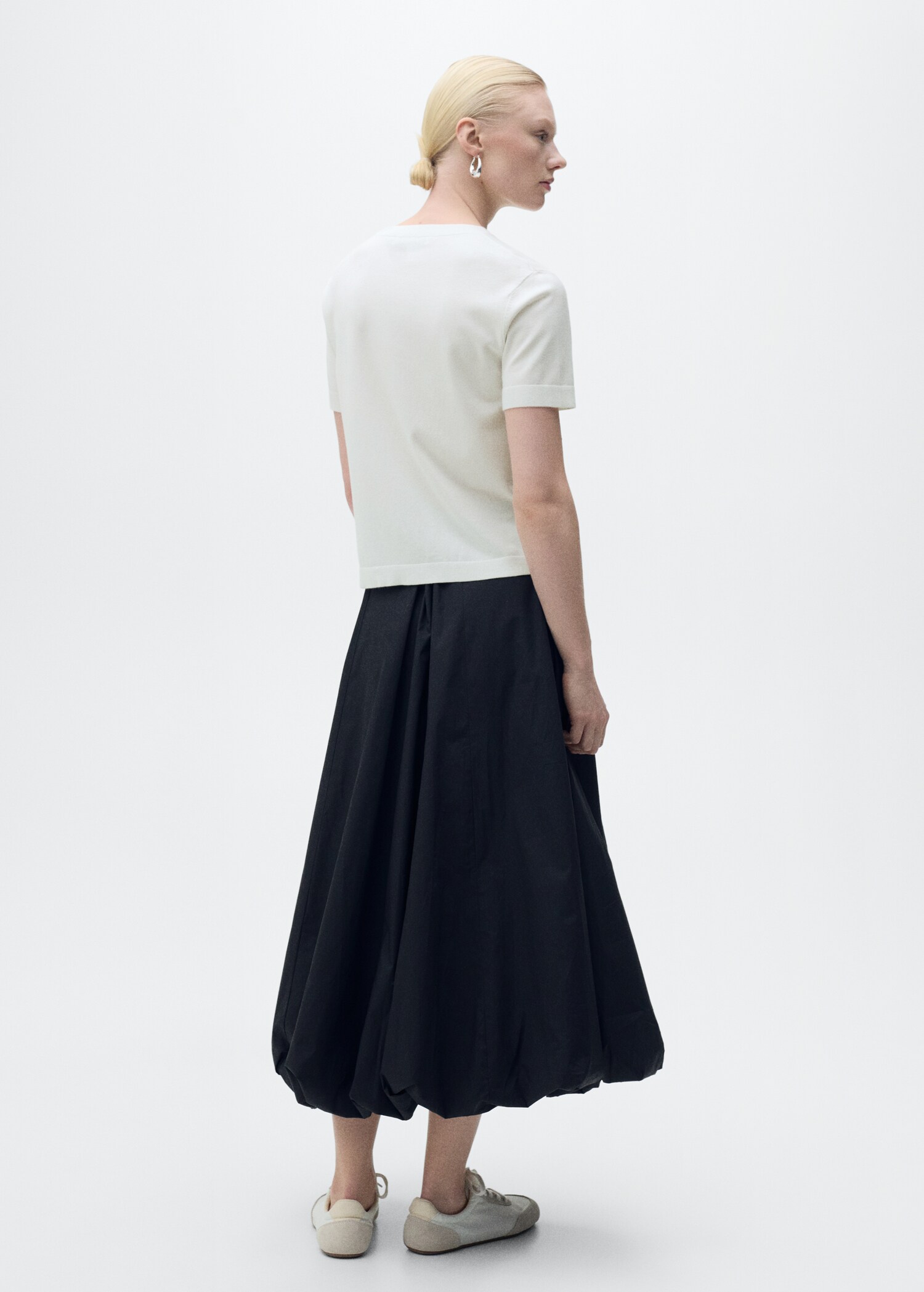 Short-sleeved fine-knit sweater - Reverse of the article