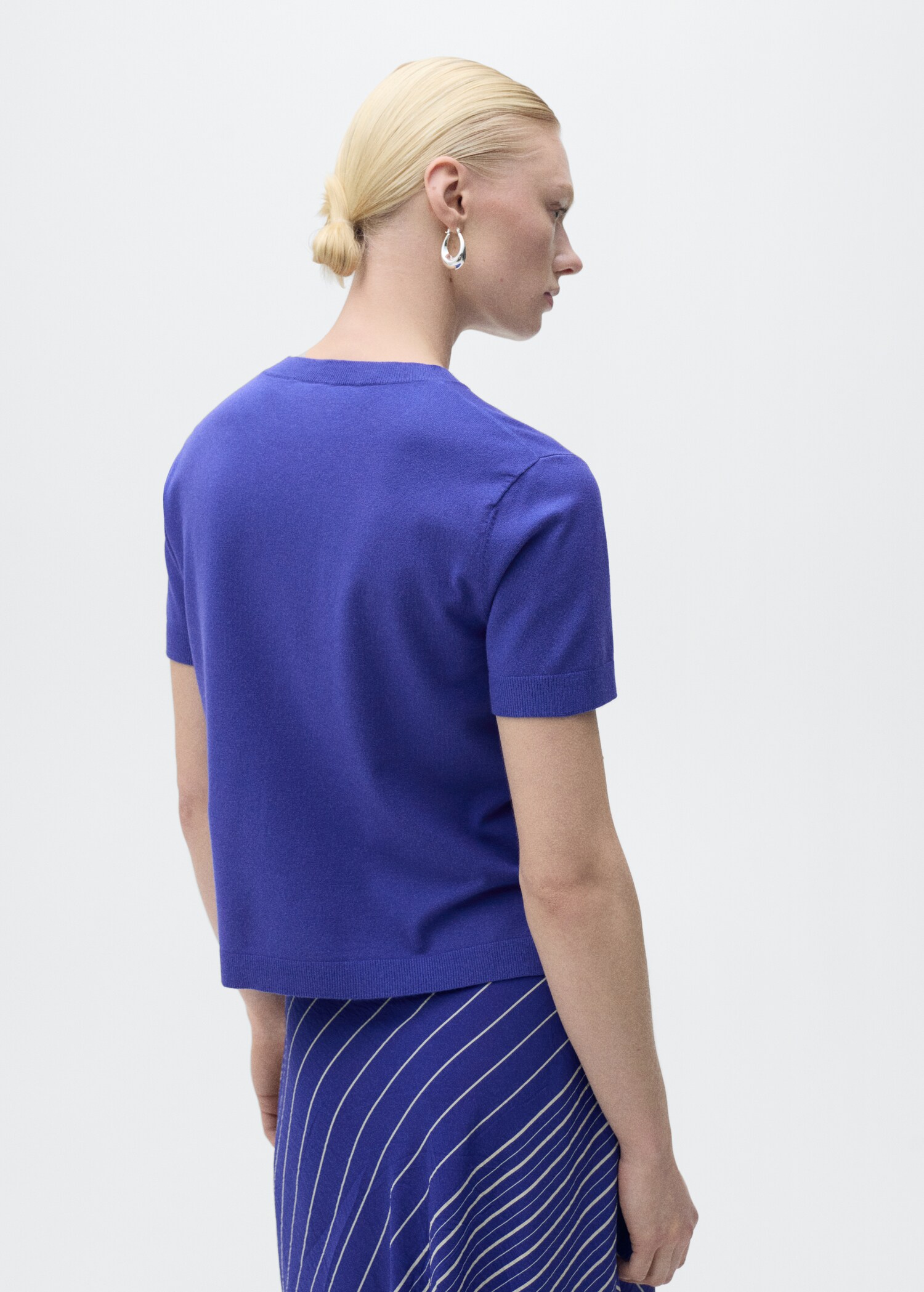 Short-sleeved fine-knit sweater - Reverse of the article