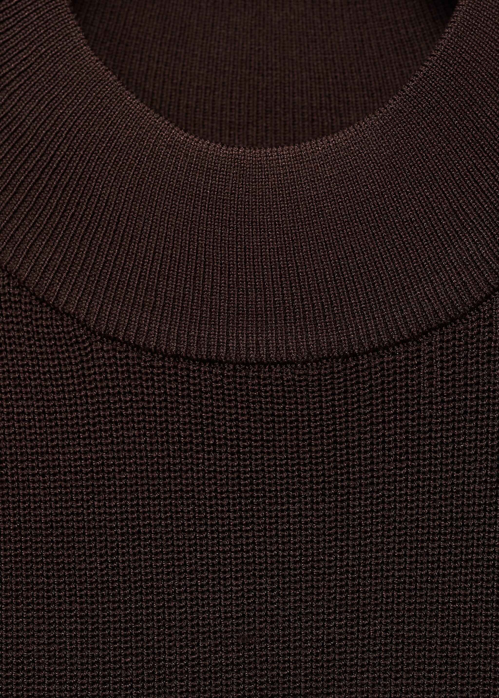 Perkins-neck knitted dress - Details of the article 8, Chocolate. Ref: 87097184-00.