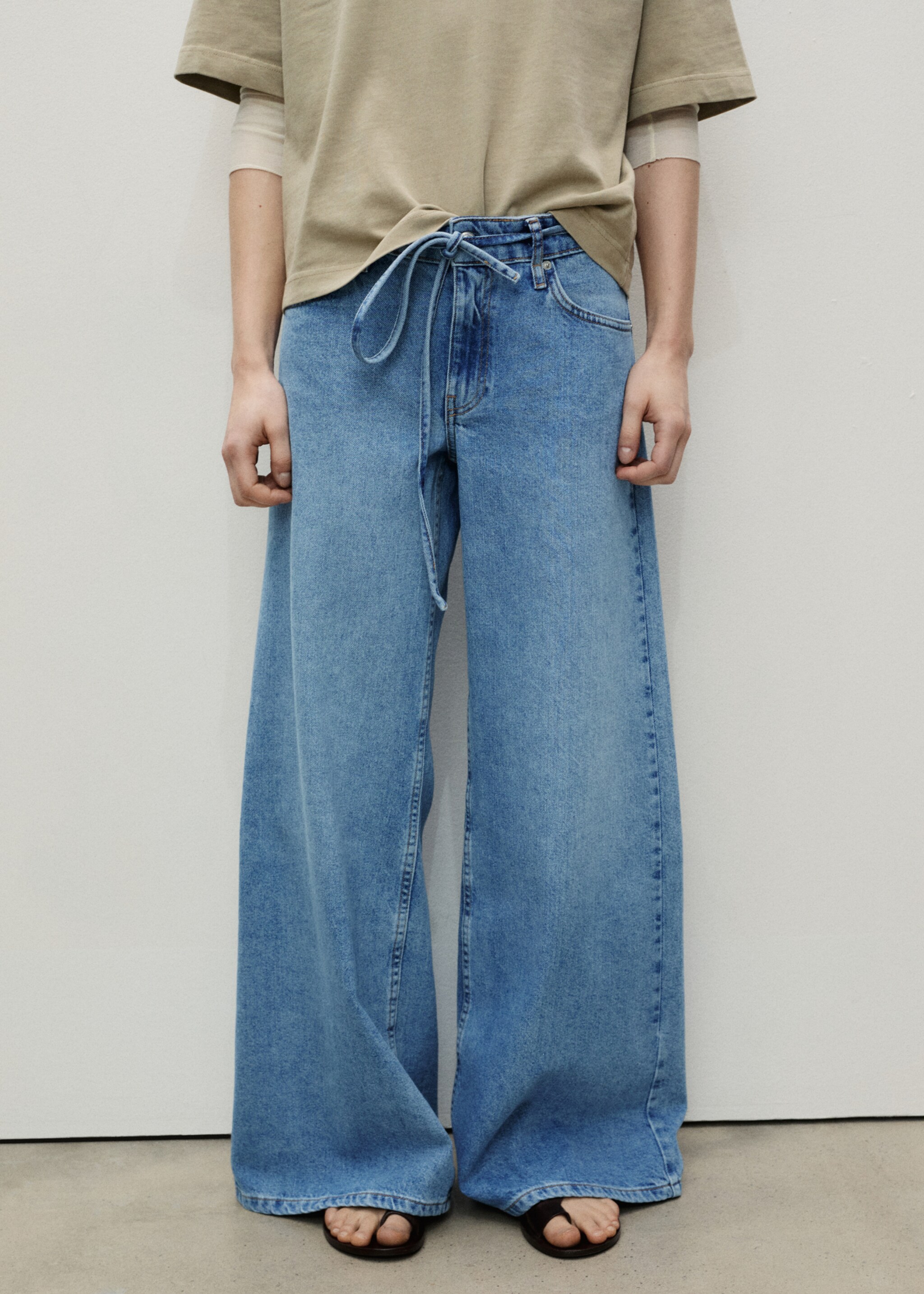 Low-rise wide leg jeans with belt - Medium plane, Medium Blue. Ref: 87097187-00.