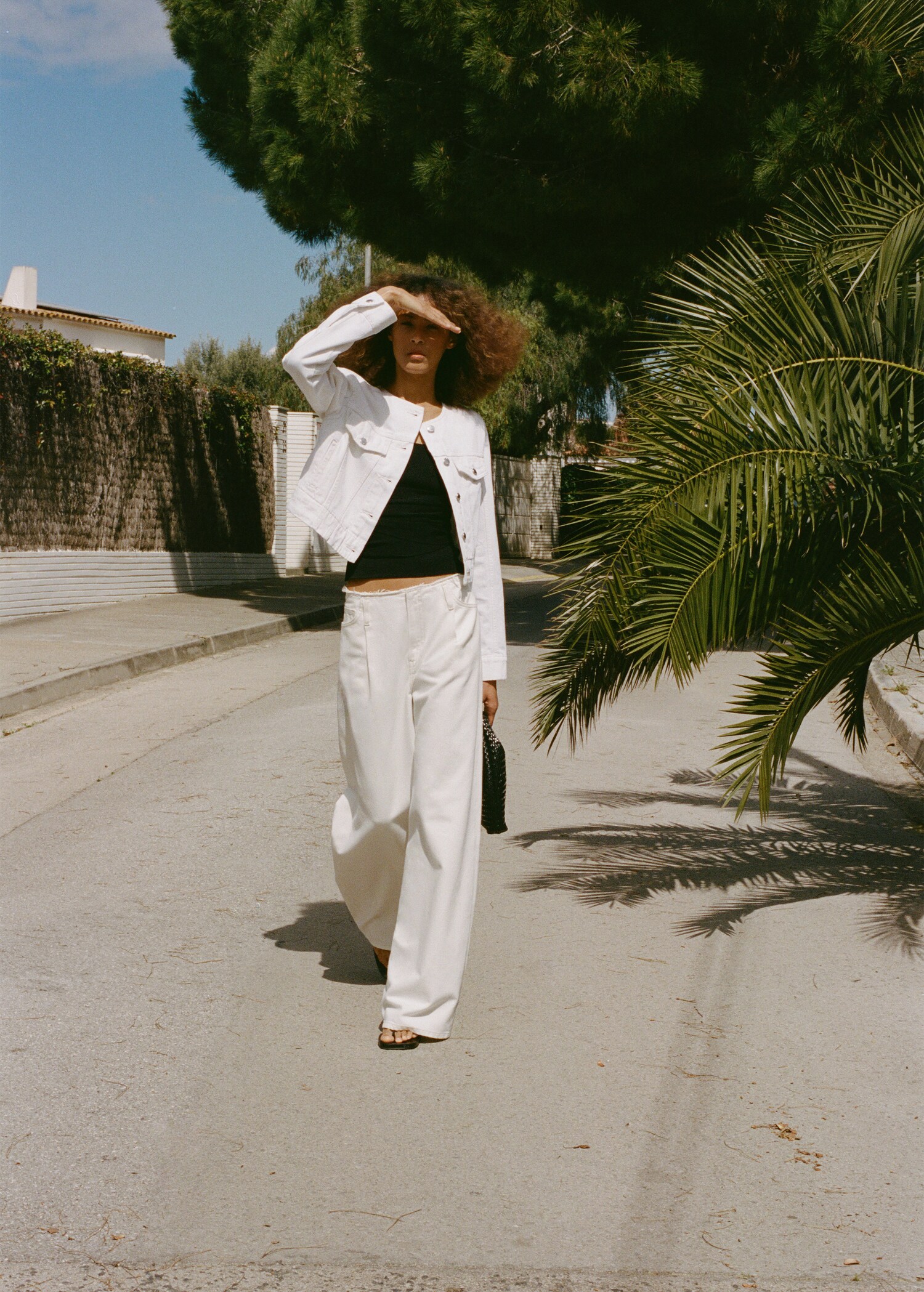 Wide leg denim trousers with frayed waist - Details of the article 6