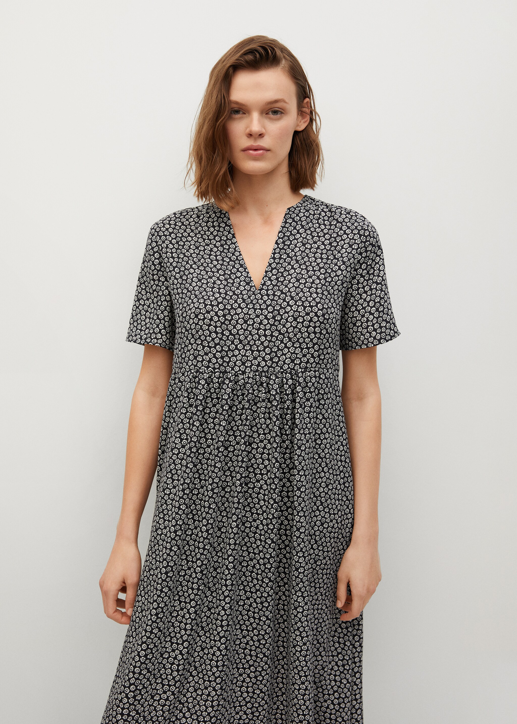 Vestido fluido estampado floral - Plano medio