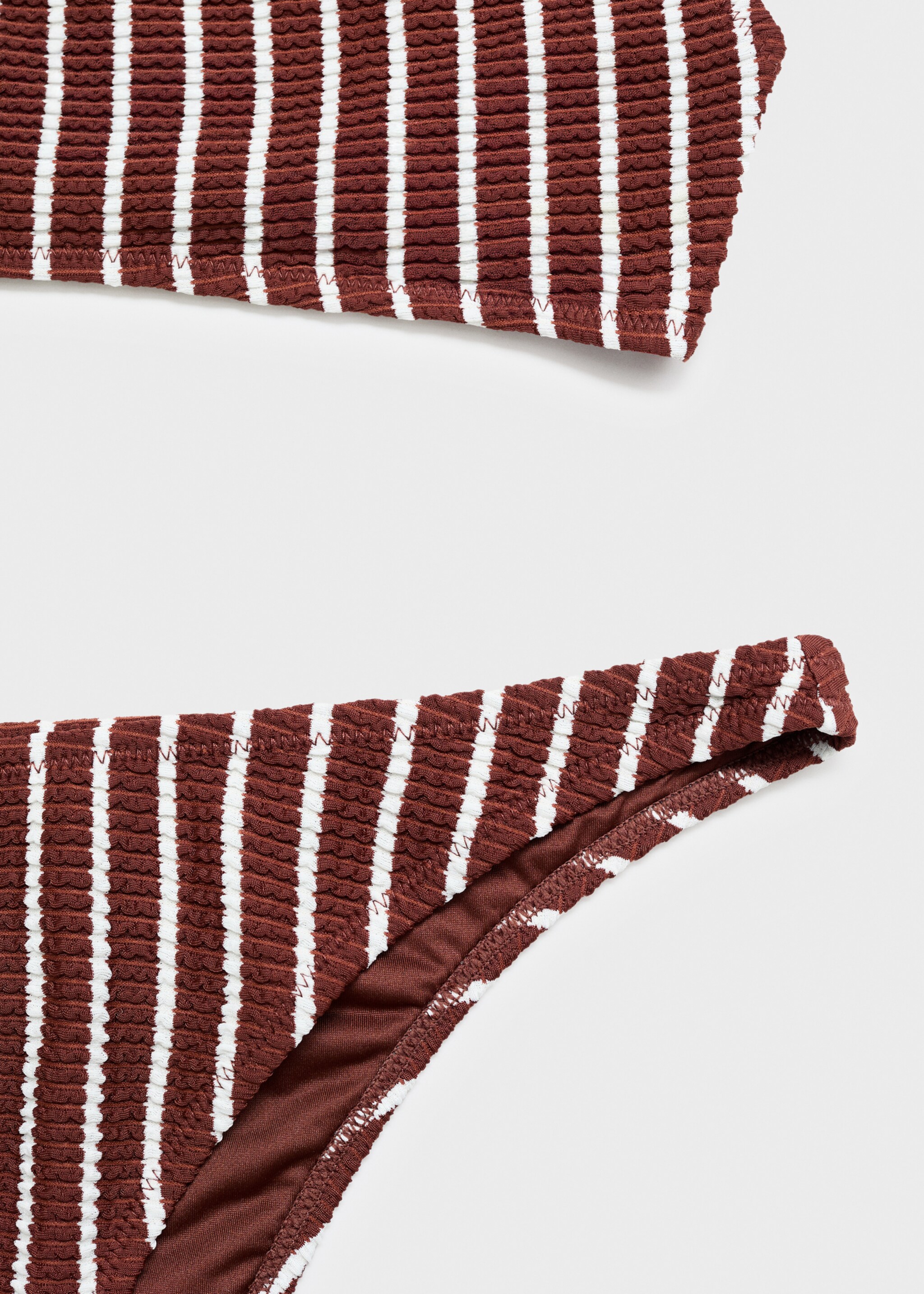 Gestreifter Bikini-Slip mit Rippmuster - Detail des Artikels 8, Schokolade. Ref: 87097673-00.
