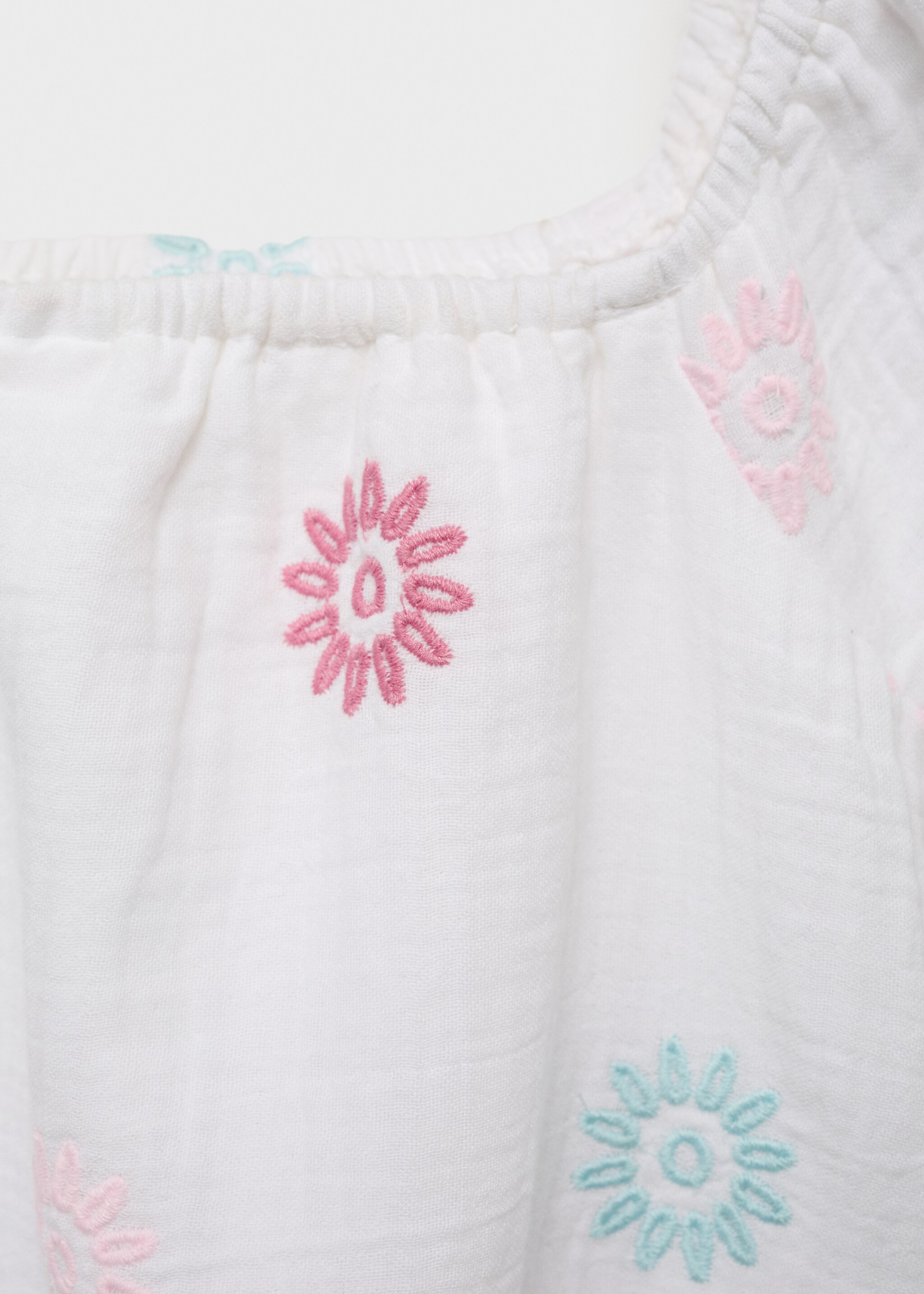 Embroidered detail dress - Details of the article 8, White. Ref: 87097697-00.
