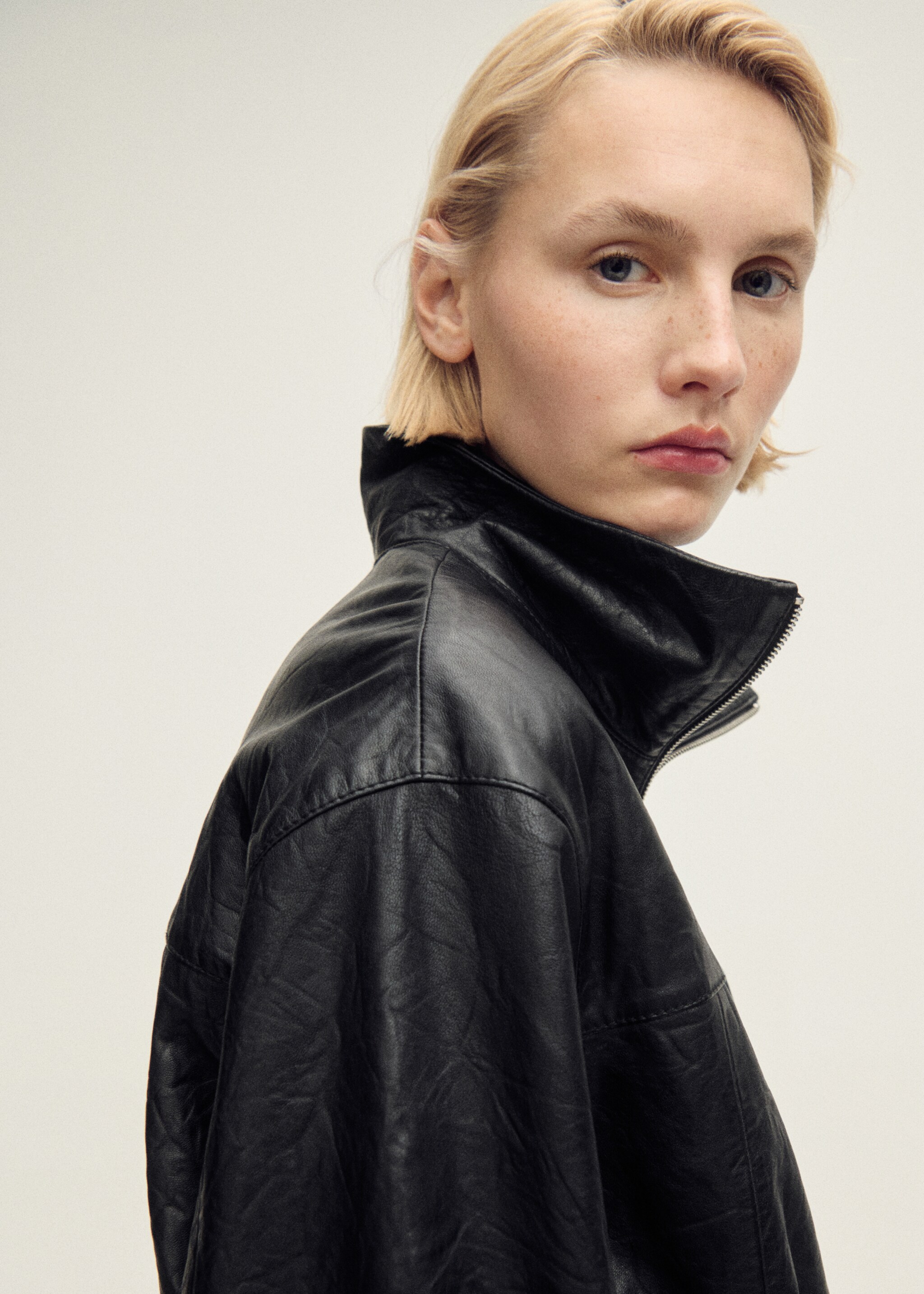 Jachetă de piele oversize - Detaliu al articolului 1, Negru. Ref: 87097710-00.