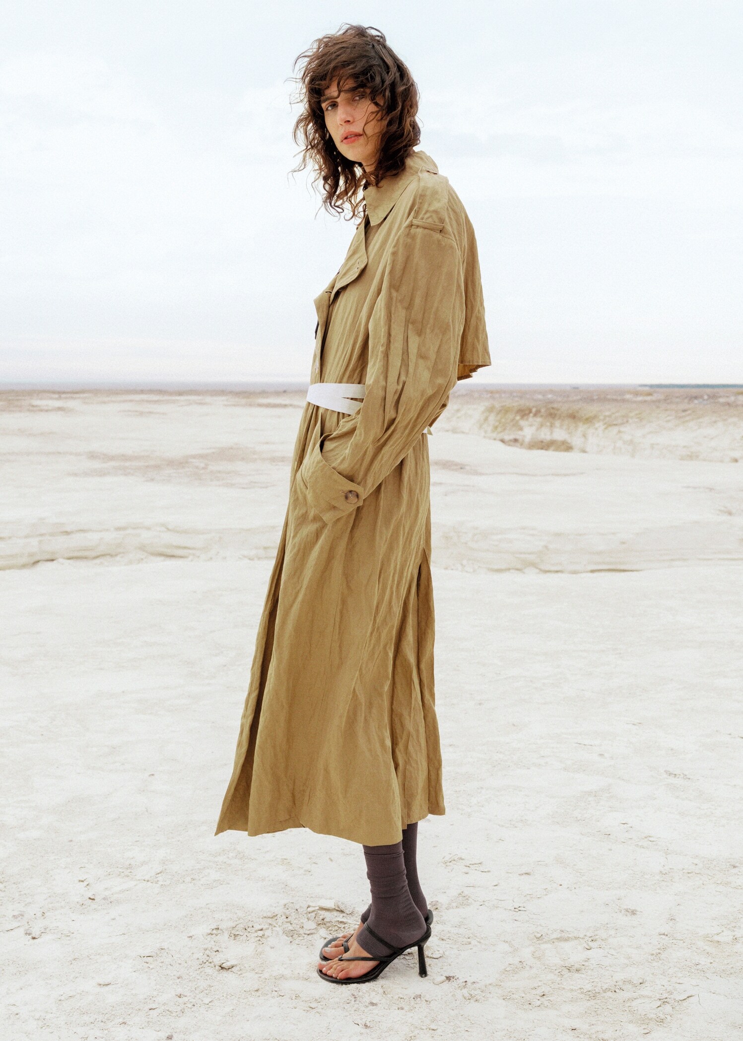 Oversized-Trenchcoat mit Knitter-Effekt - Detail des Artikels 5