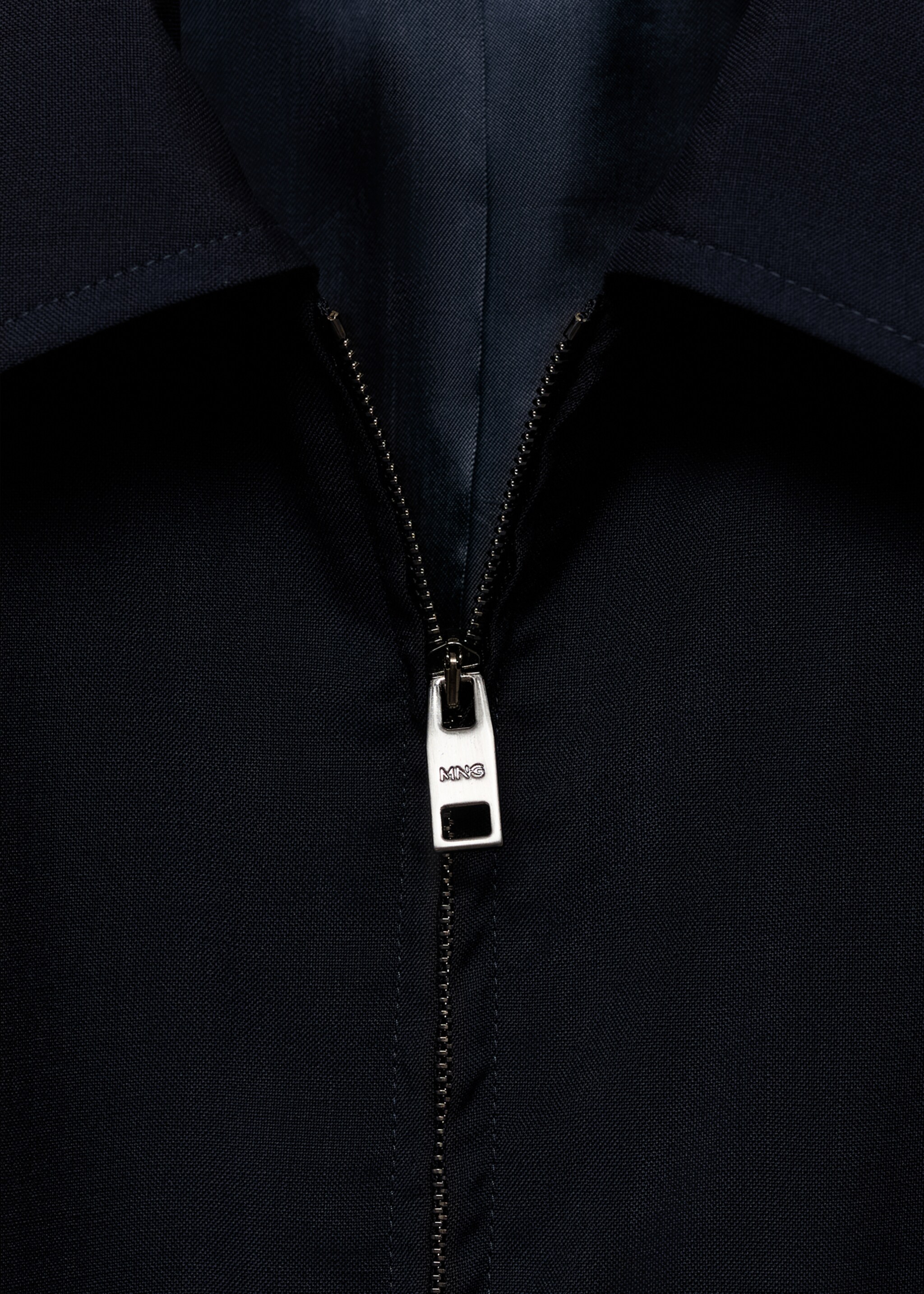 Jaqueta coll camiser llana freda - Detall de l'article 8, Blau marí fosc. Ref: 87097892-00.