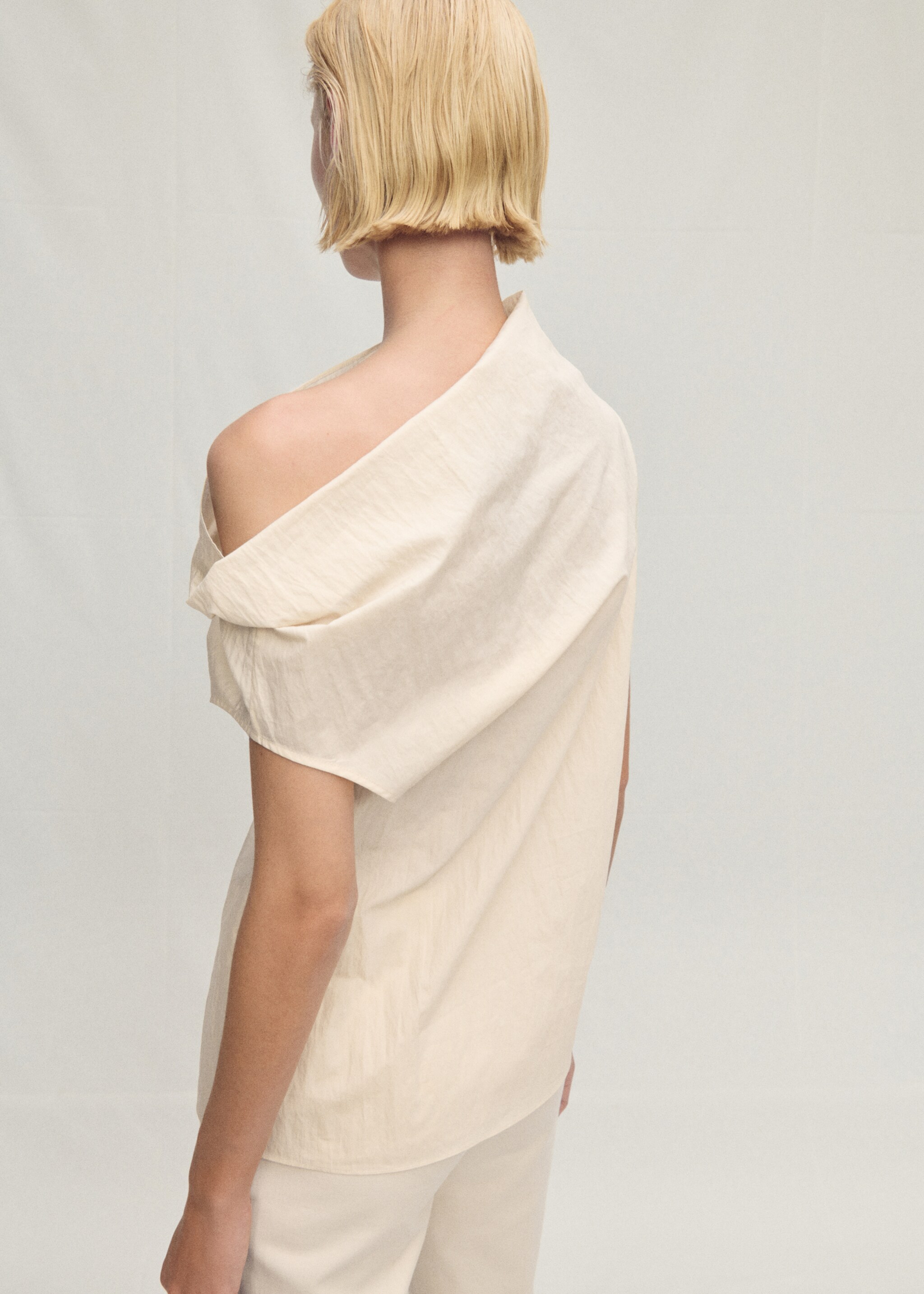 Blusa algodón cuello asimétrico - Detalle del artículo 2, Crudo. Ref: 87097895-00.