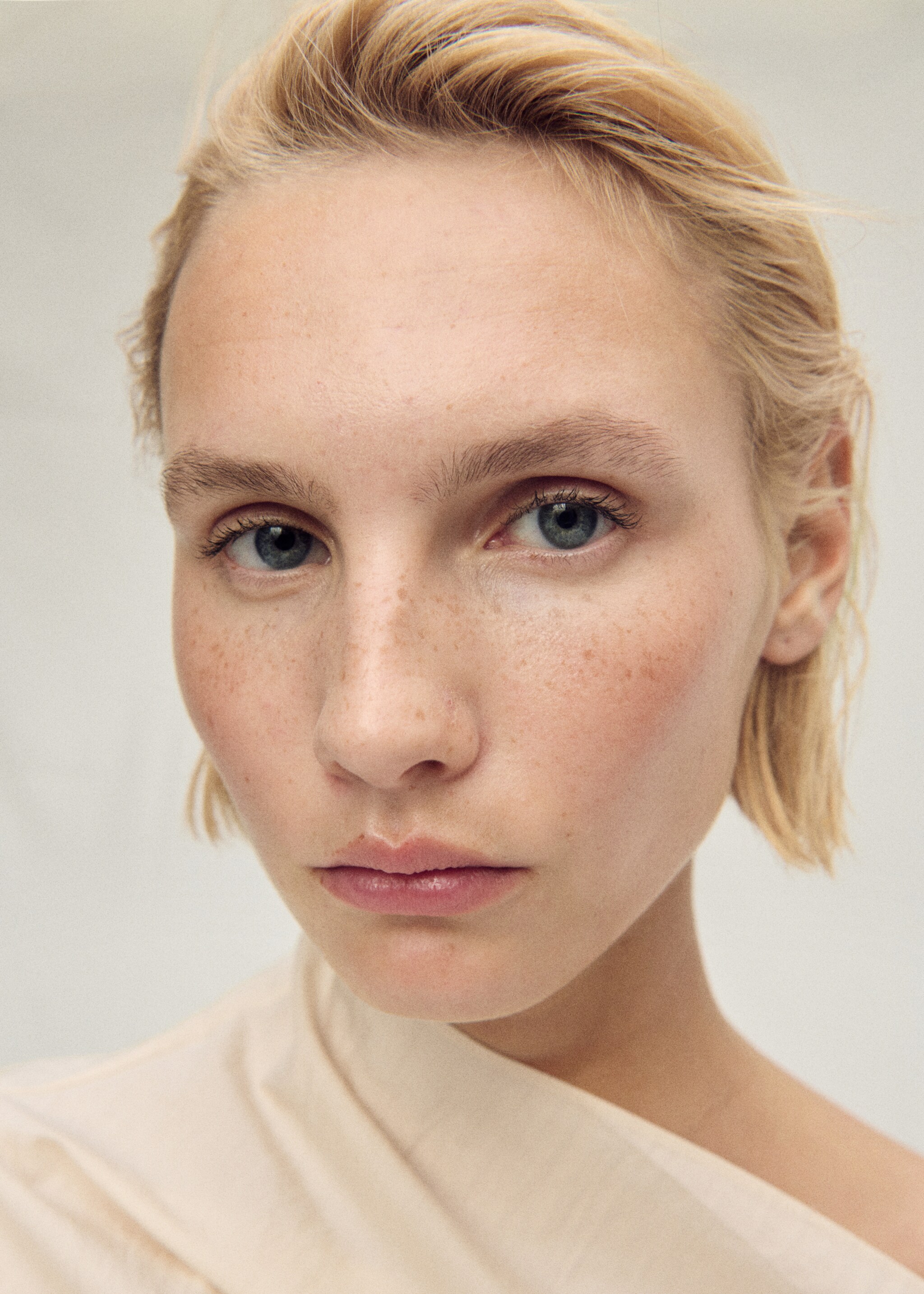 Blusa algodón cuello asimétrico - Detalle del artículo 6, Crudo. Ref: 87097895-00.