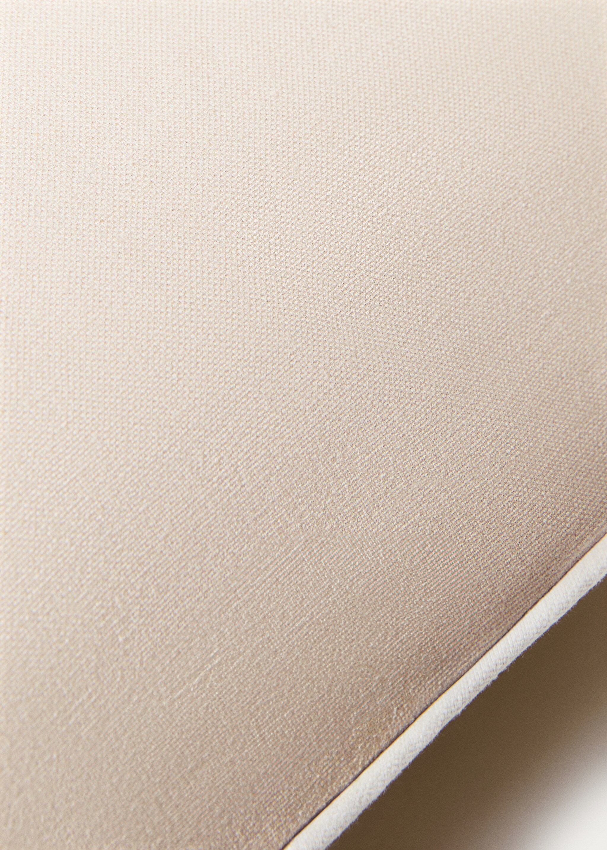 Housse de coussin liseré imperméable 50x50 cm - Détail de l'article 2, Beige. Ref: 87097897-00.