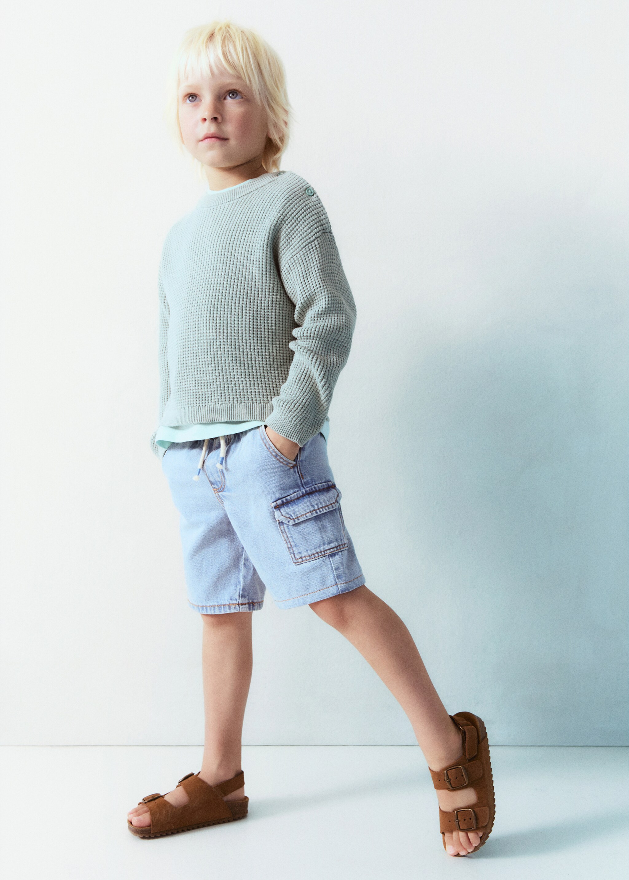 Denim cargo shorts - Details of the article 5, Medium Blue. Ref: 87098266-00.