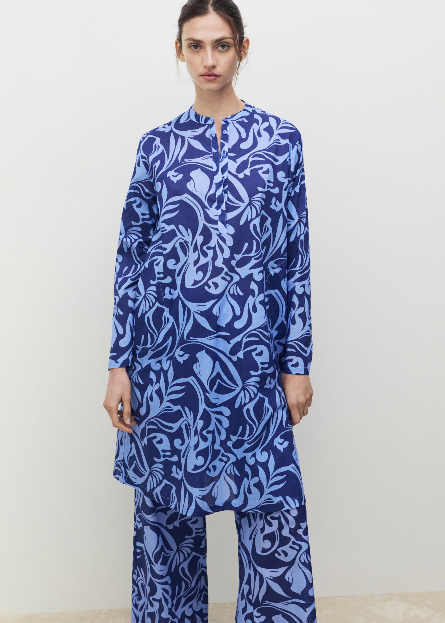 Baumwoll-Kaftan mit zweifarbigem Print - Mittlere Ansicht