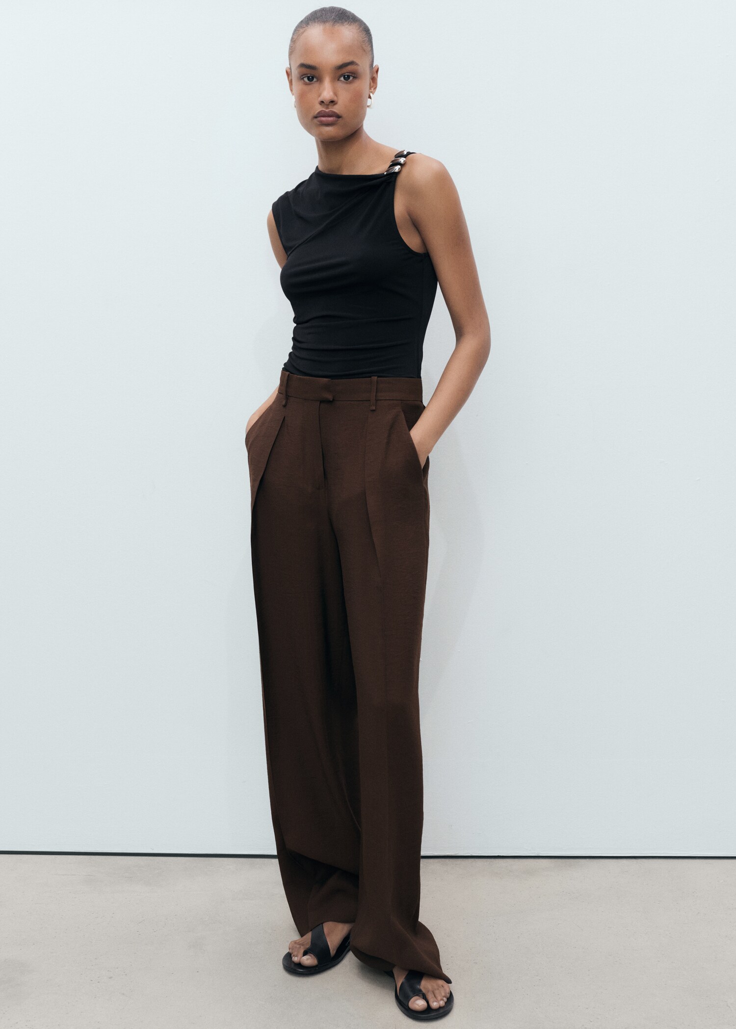 Wide leg pleated trousers - Details of the article 2