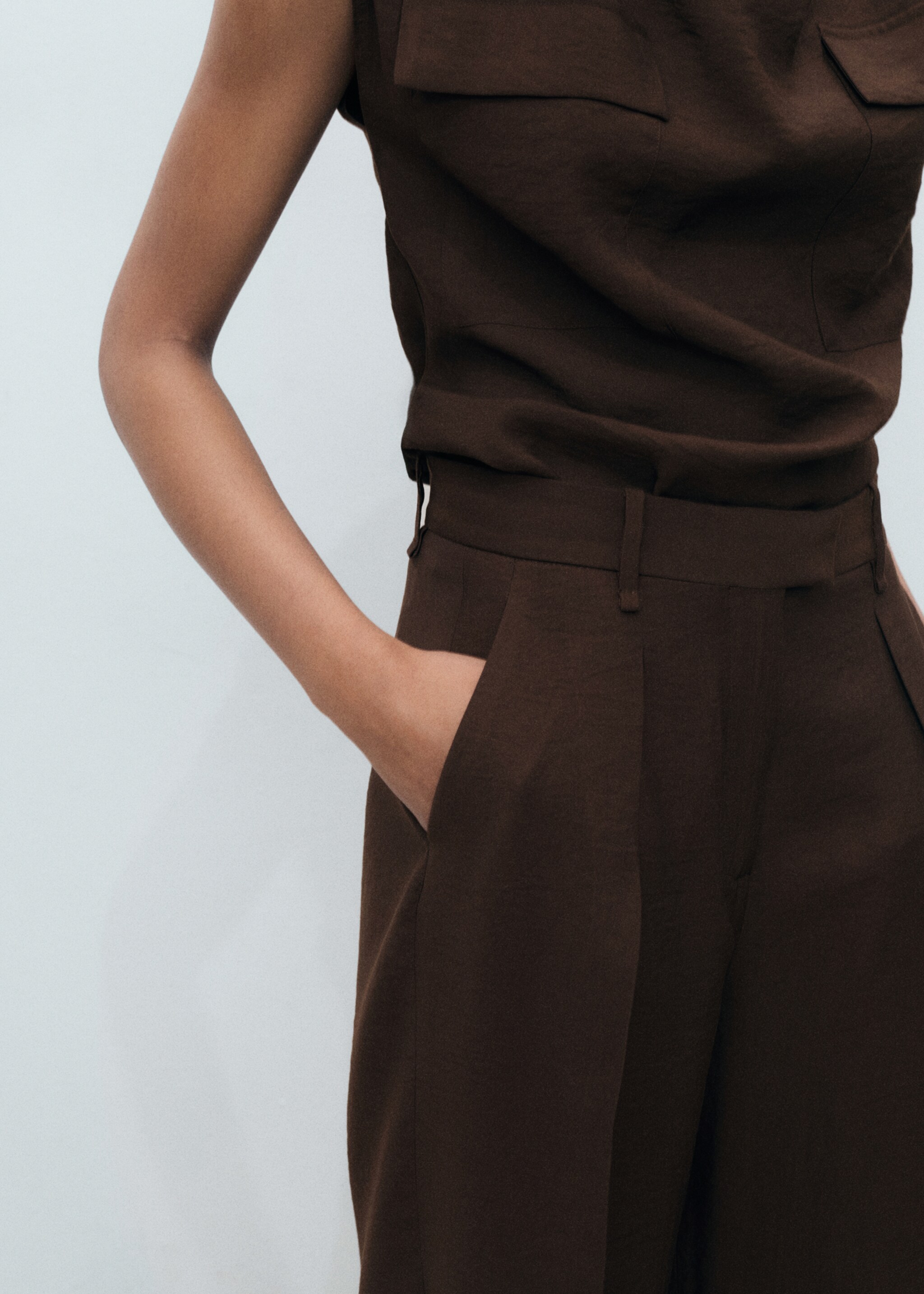 Wide leg pleated trousers - Details of the article 6, Chocolate. Ref: 87098273-00.
