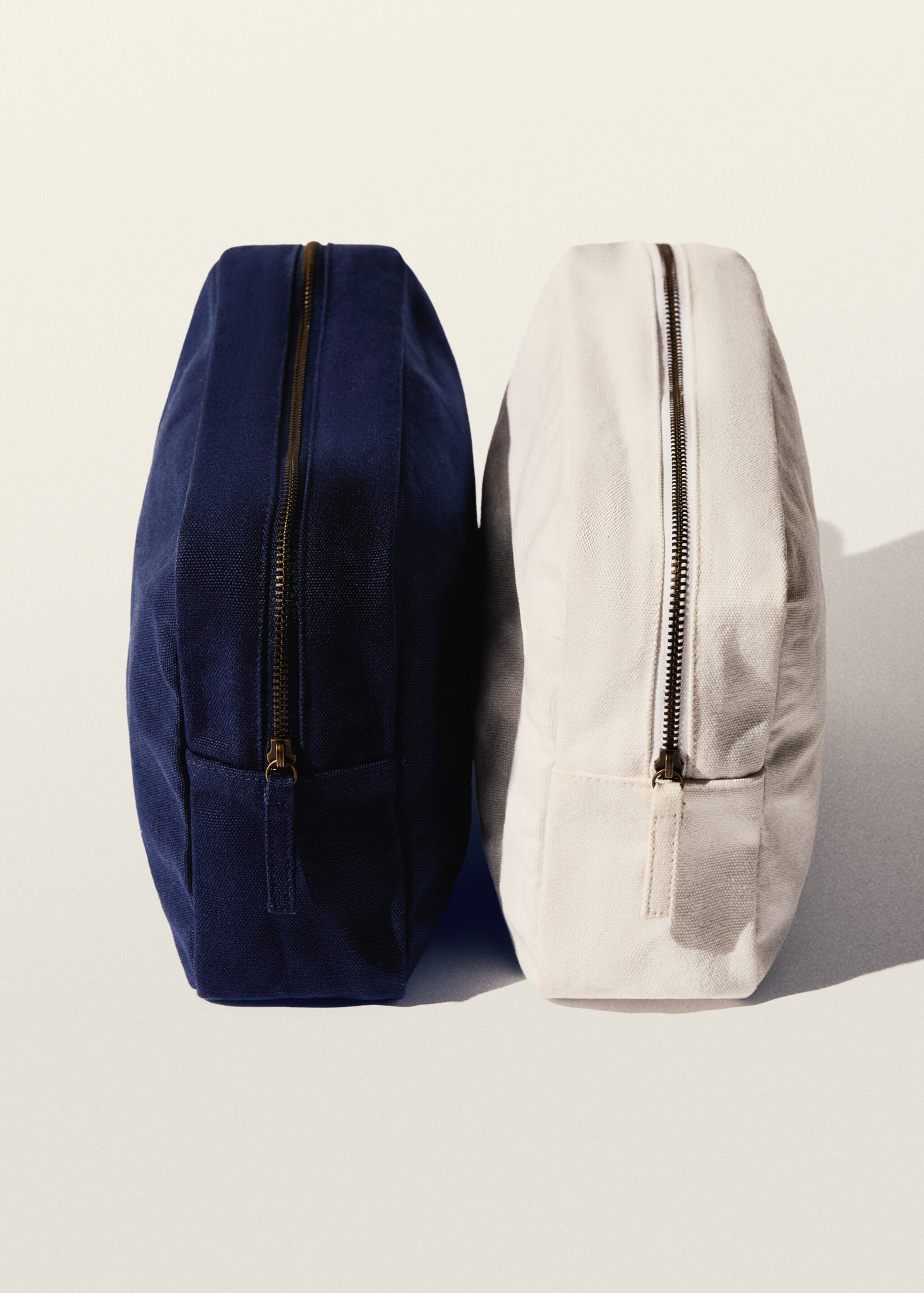 Plain cotton toiletry bag - Details of the article 8, Navy. Ref: 87098647-00.