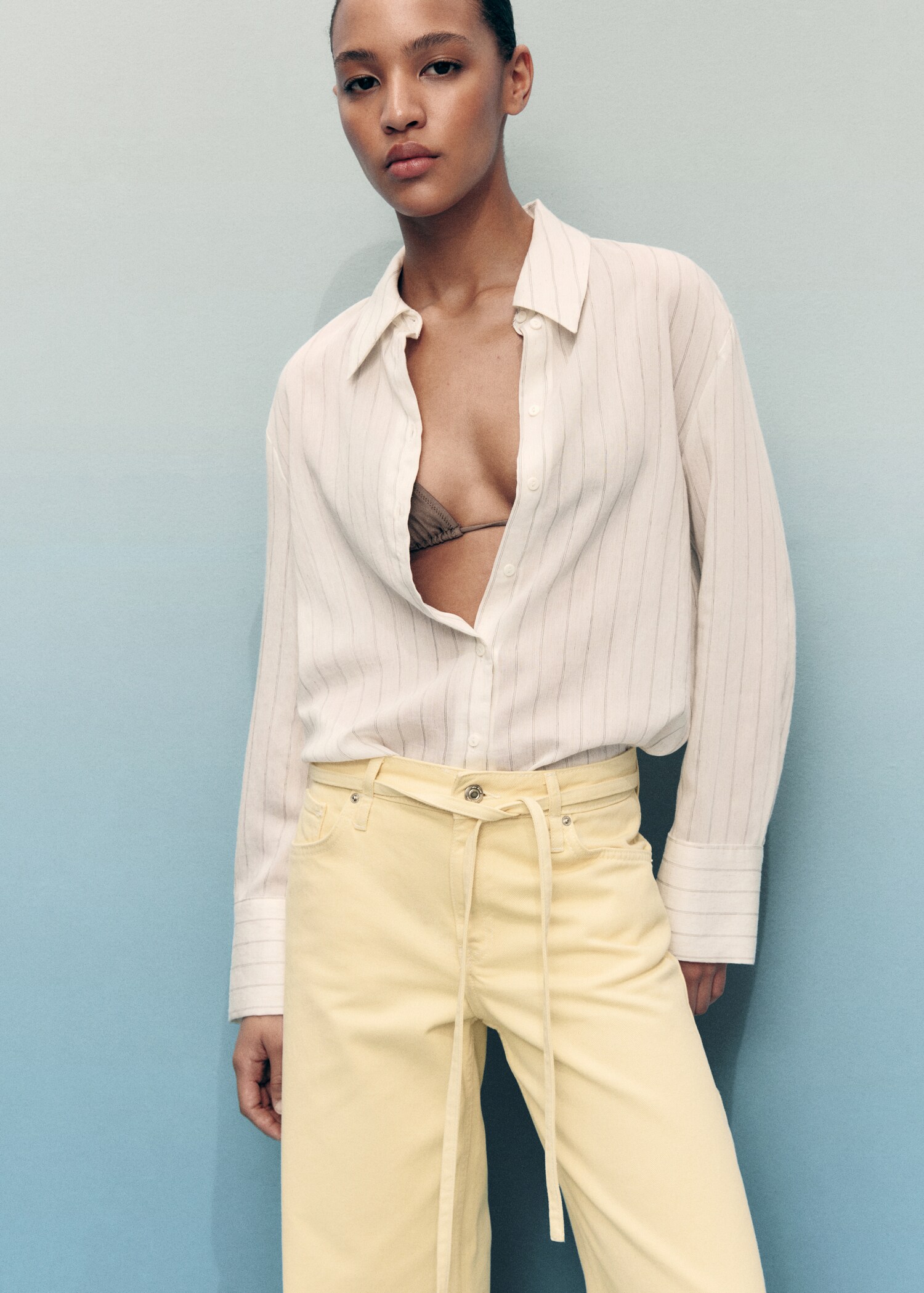 Low-rise wide leg jeans with belt - Details of the article 1