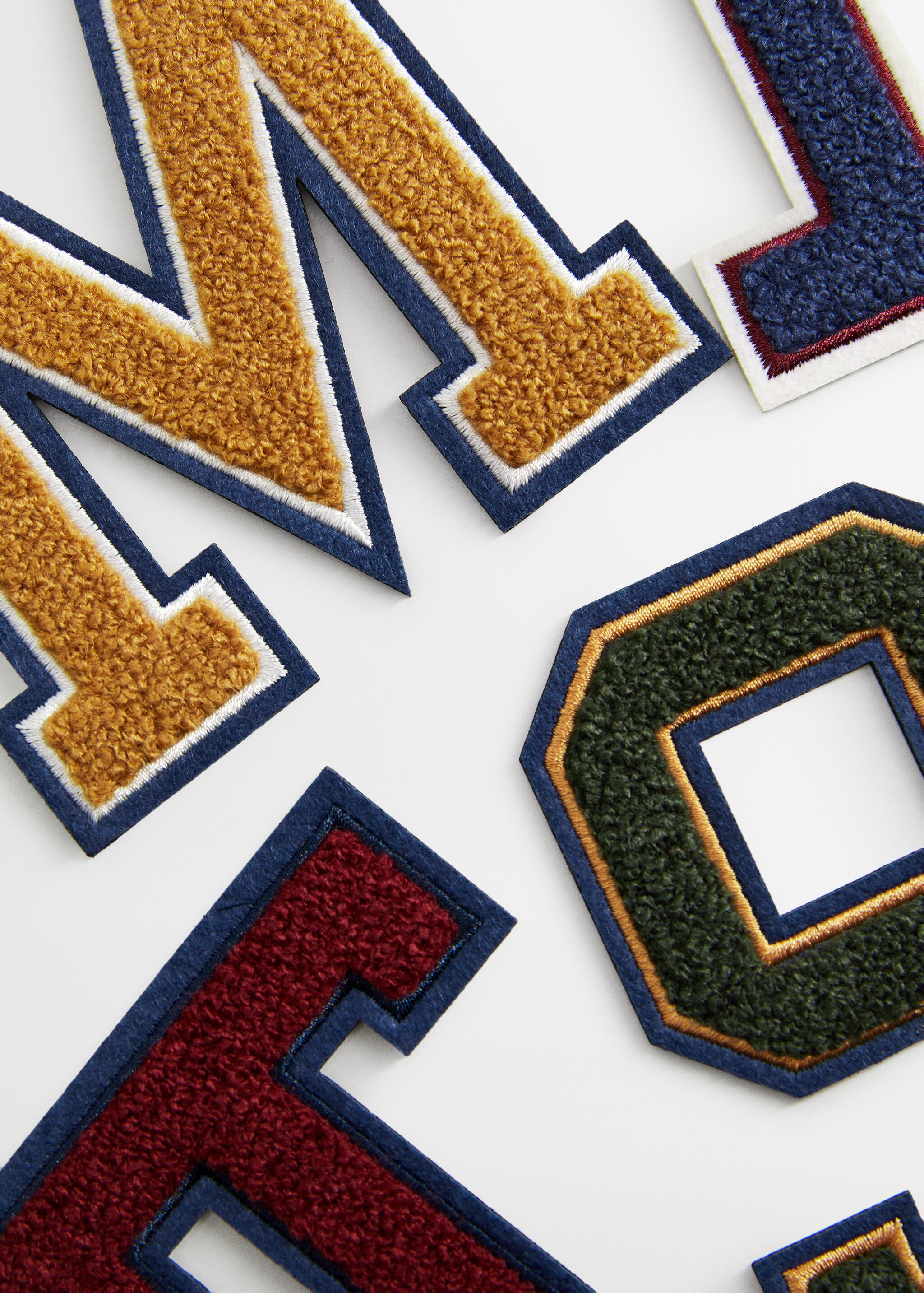 Medium letter decorative patch - Details of the article 2