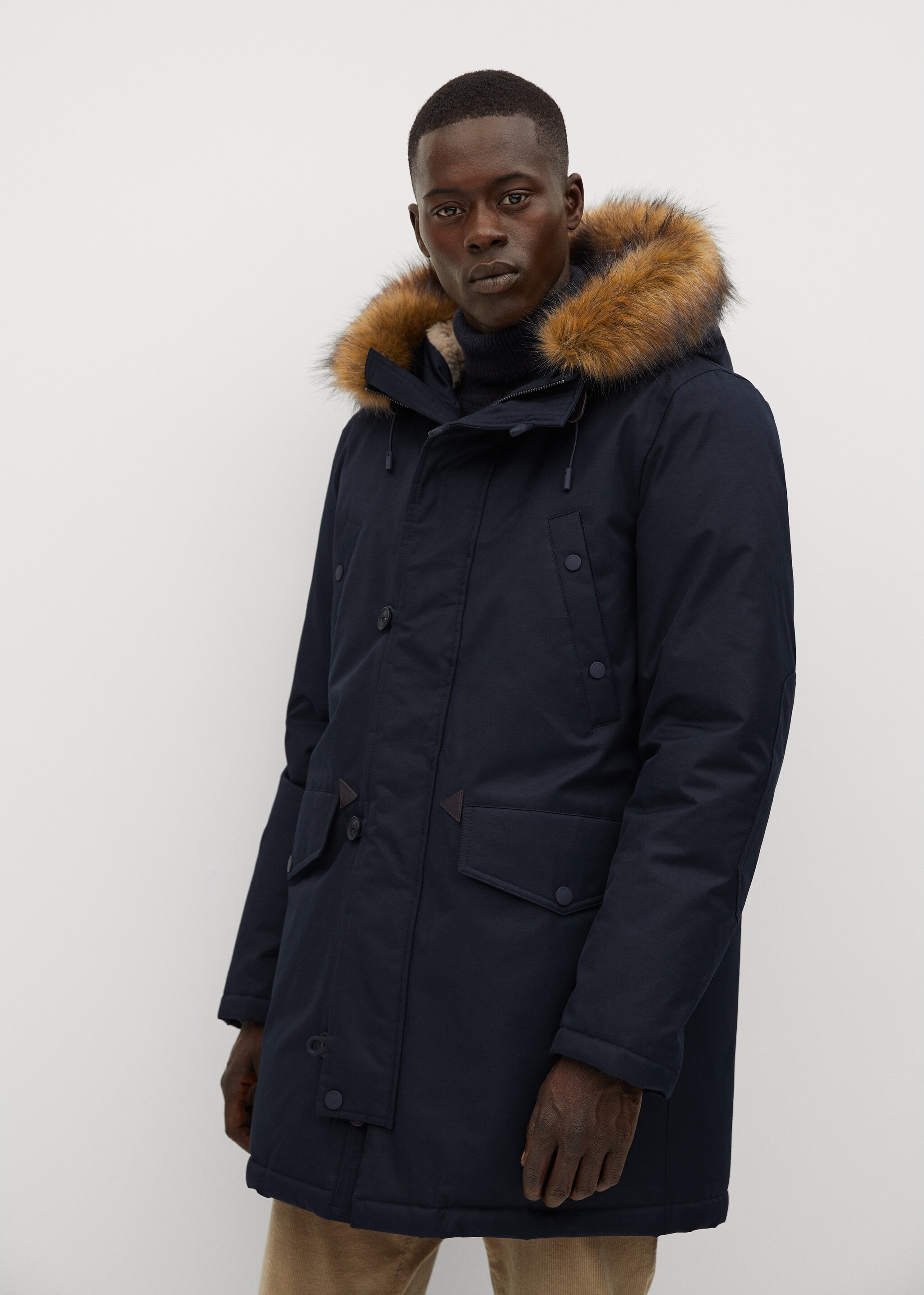 Parka impermeable capucha borreguito - Plano medio