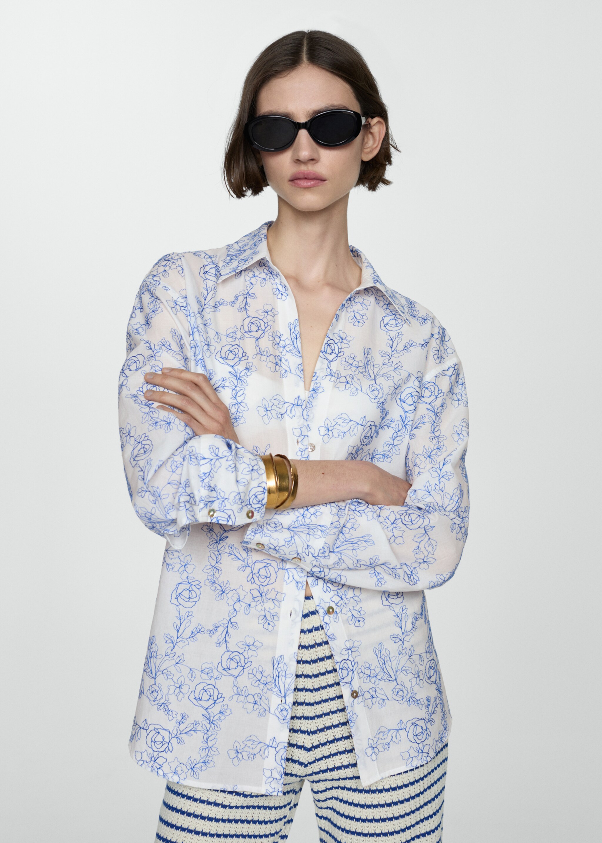 Shirt with floral embroidery - Medium plane, Off White. Ref: 87108644-00.