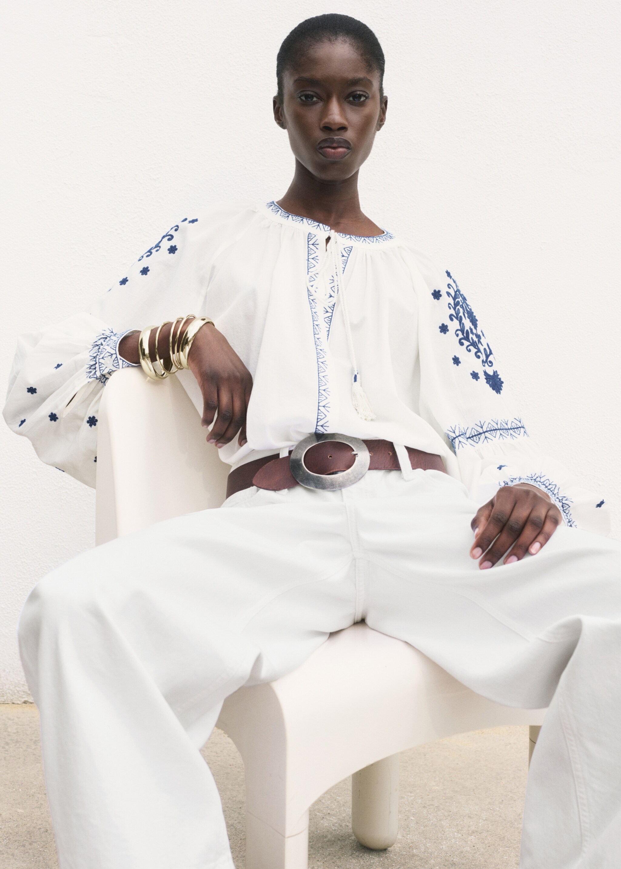 Broderad detalj skjorta - Detaljer om artikeln 2, Benvit. Ref: 87108651-00.