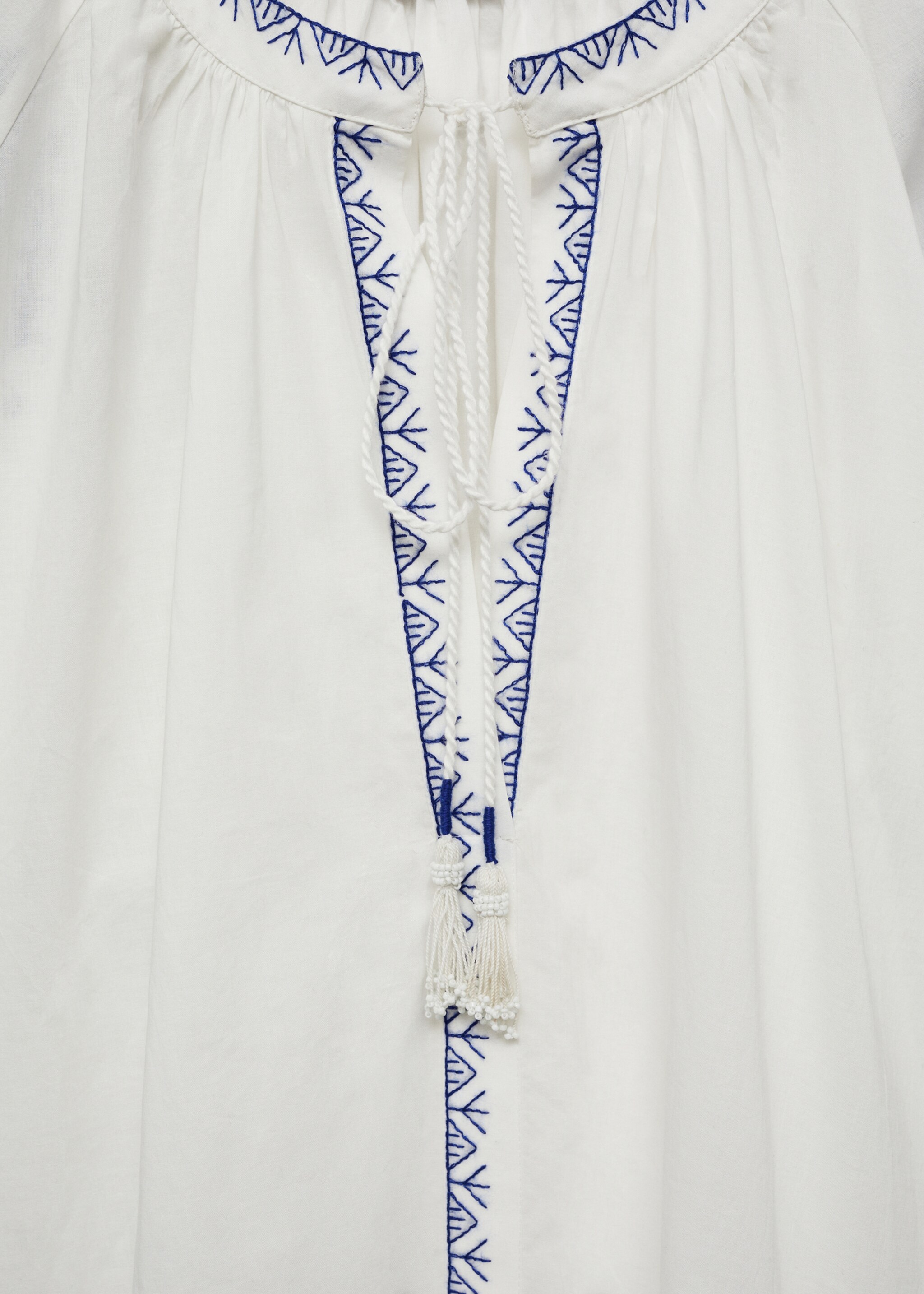 Broderad detalj skjorta - Detaljer om artikeln 8, Benvit. Ref: 87108651-00.