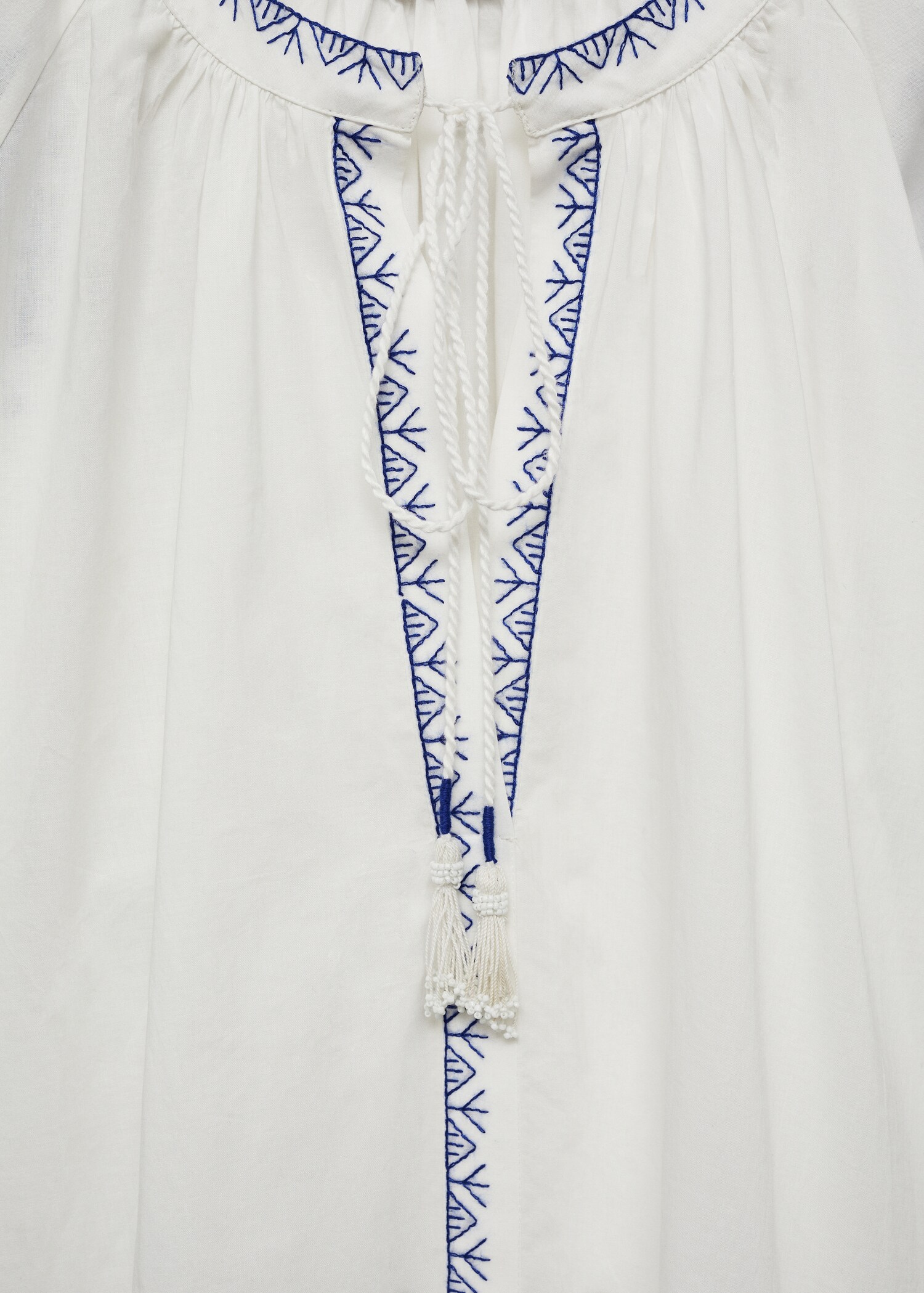 Broderad detalj skjorta - Detaljer om artikeln 8