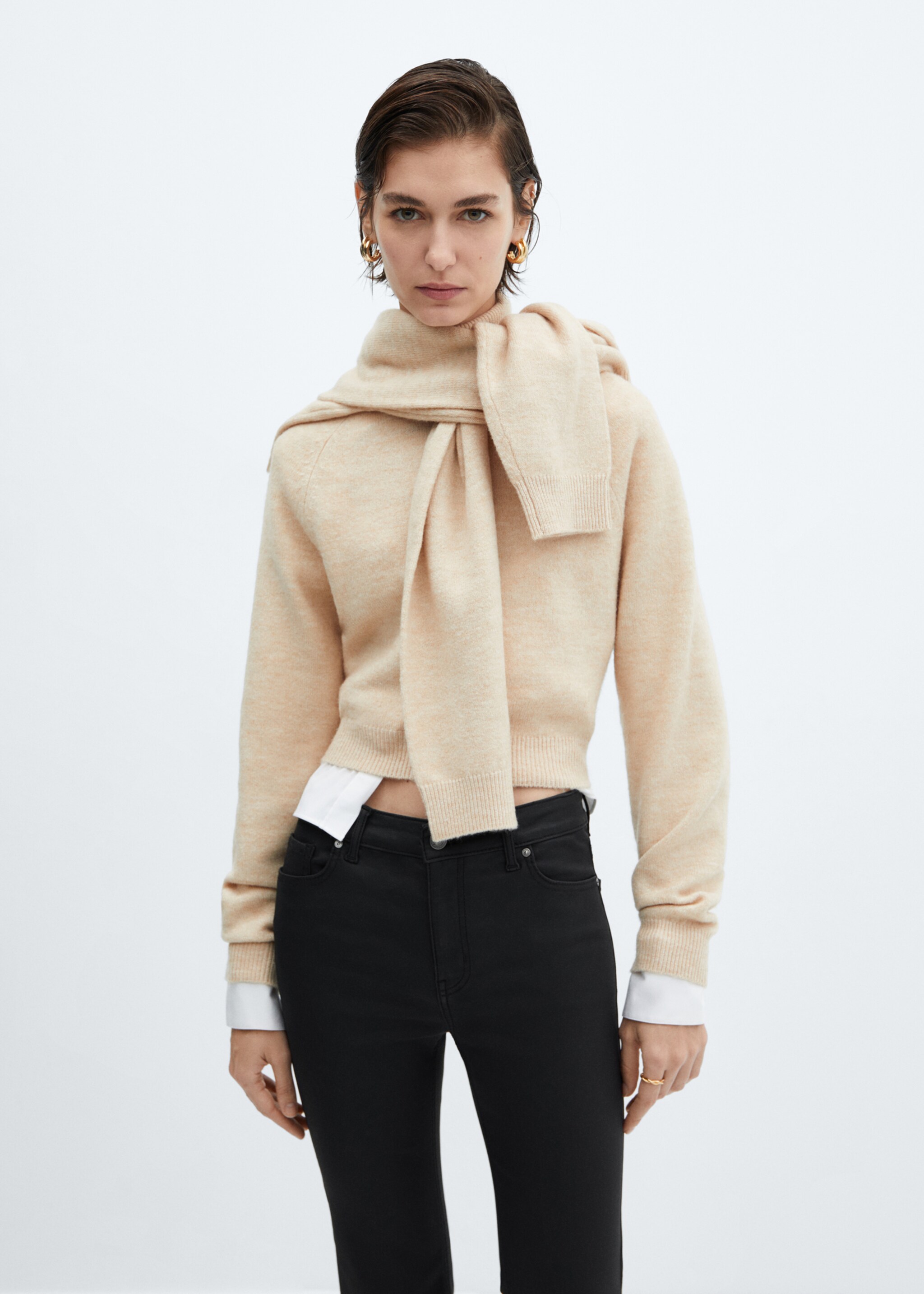 Flared-Crop-Jeans in Wachsoptik Sienna - Detail des Artikels 1, Schwarz. Ref: 87110270-00.