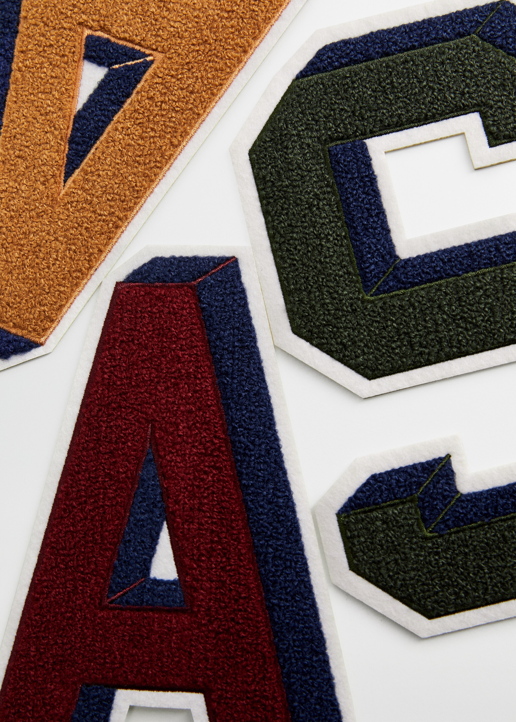 Large letter decorative patch - Details of the article 2