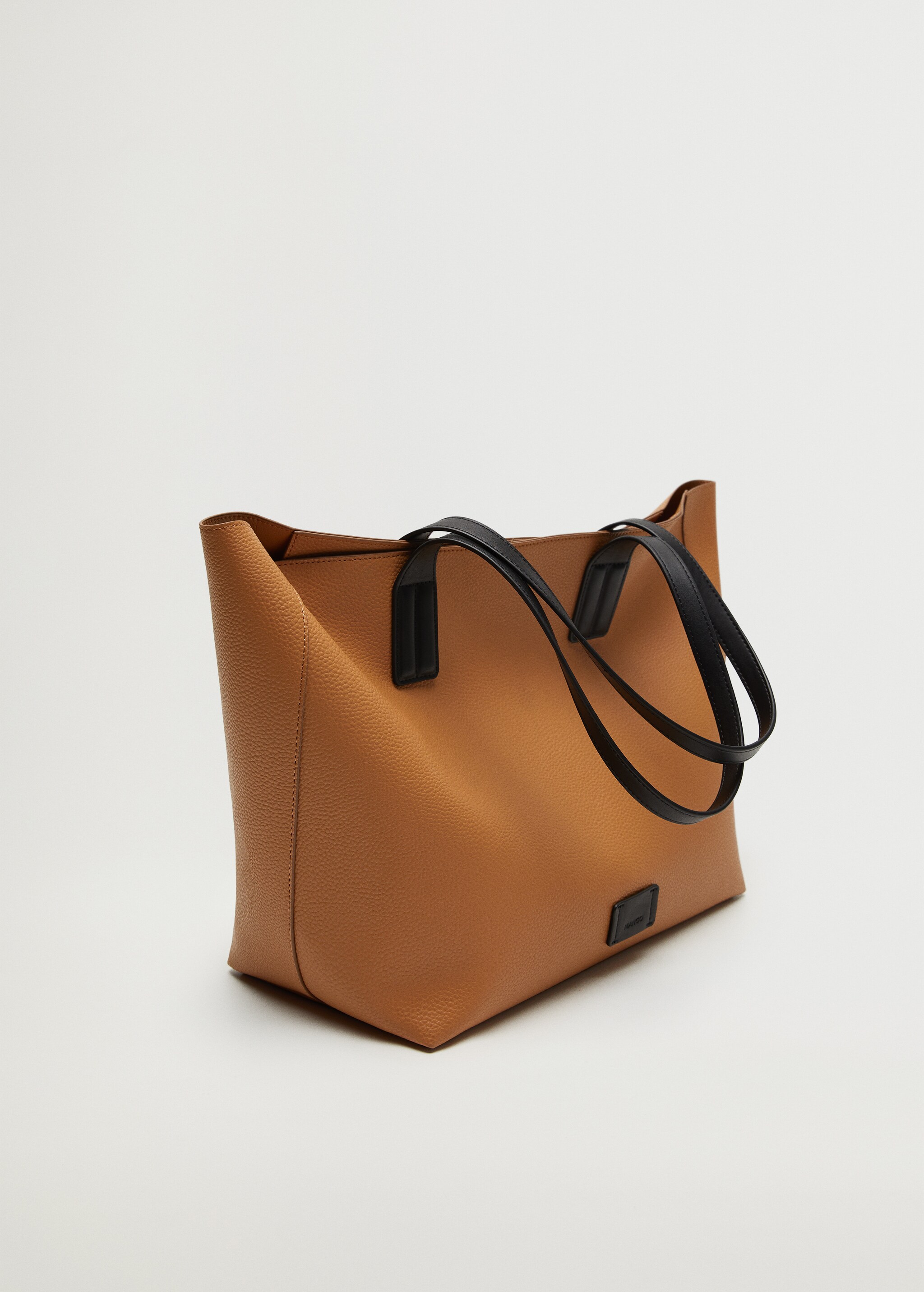 Bolso shopper efecto abatanado - Plano medio
