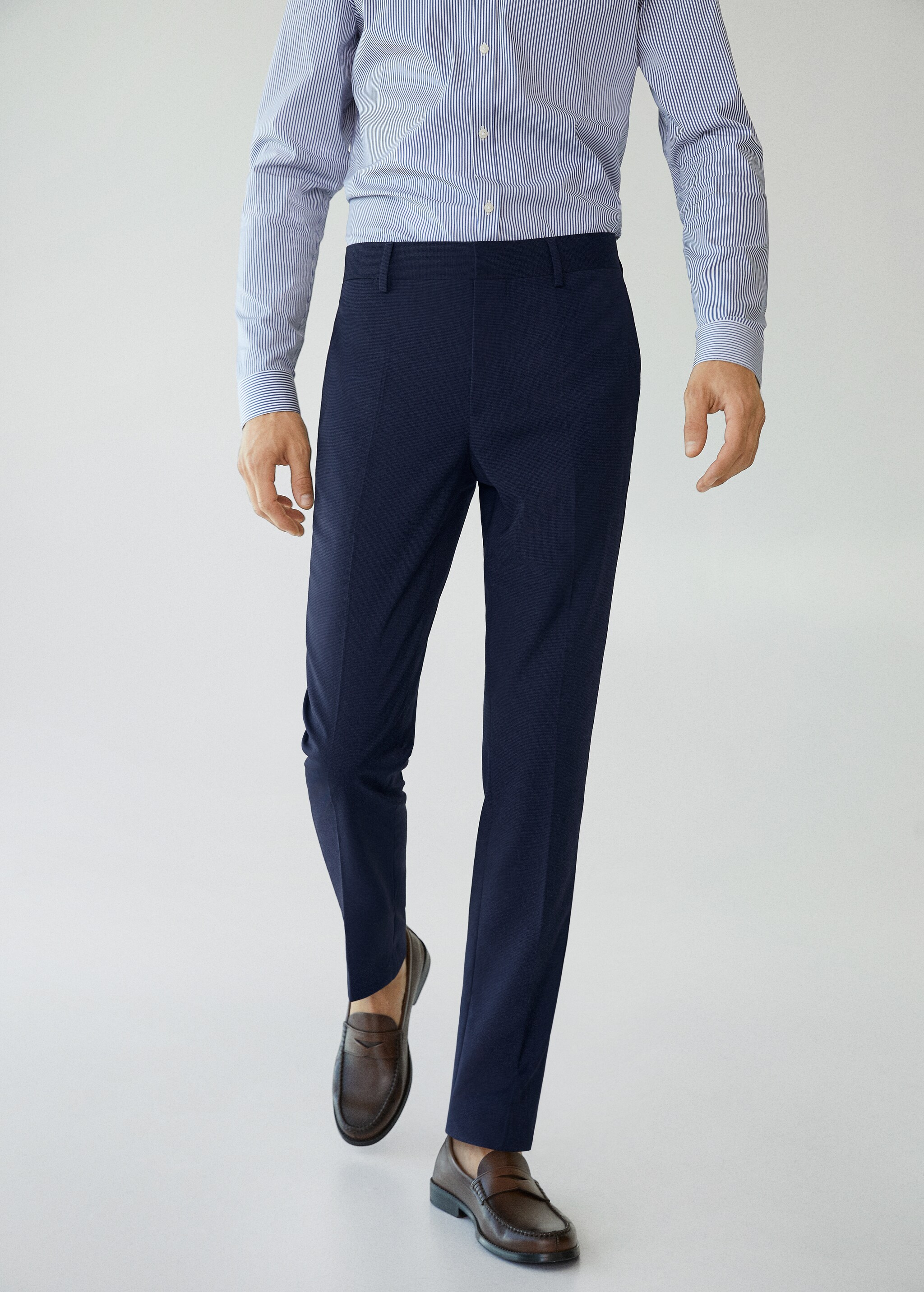 Pantalón traje super slim fit microestructura - Plano medio