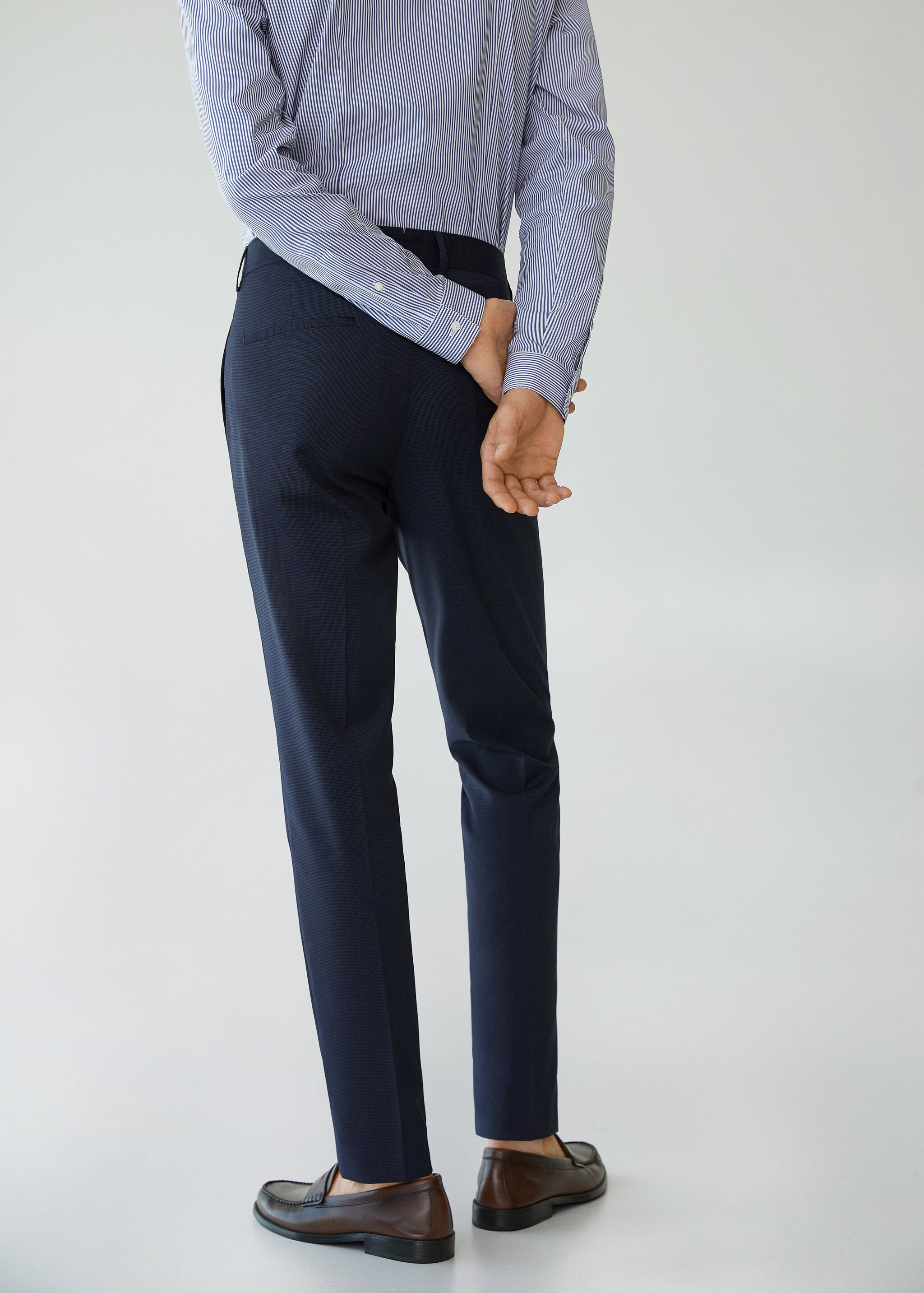 Pantalón traje super slim fit microestructura - Reverso del artículo