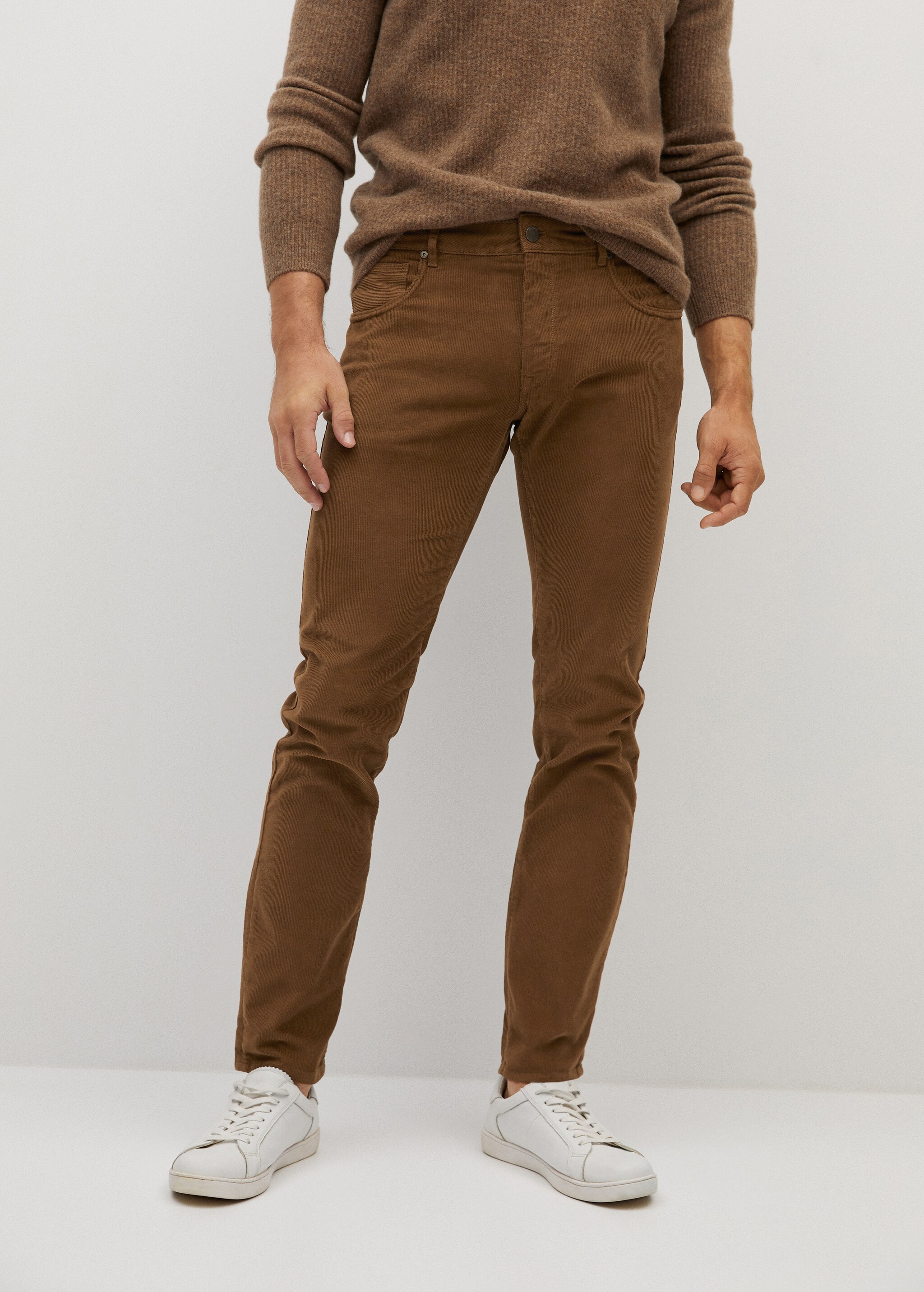 Pantalón tejanero slim fit pana - Plano medio