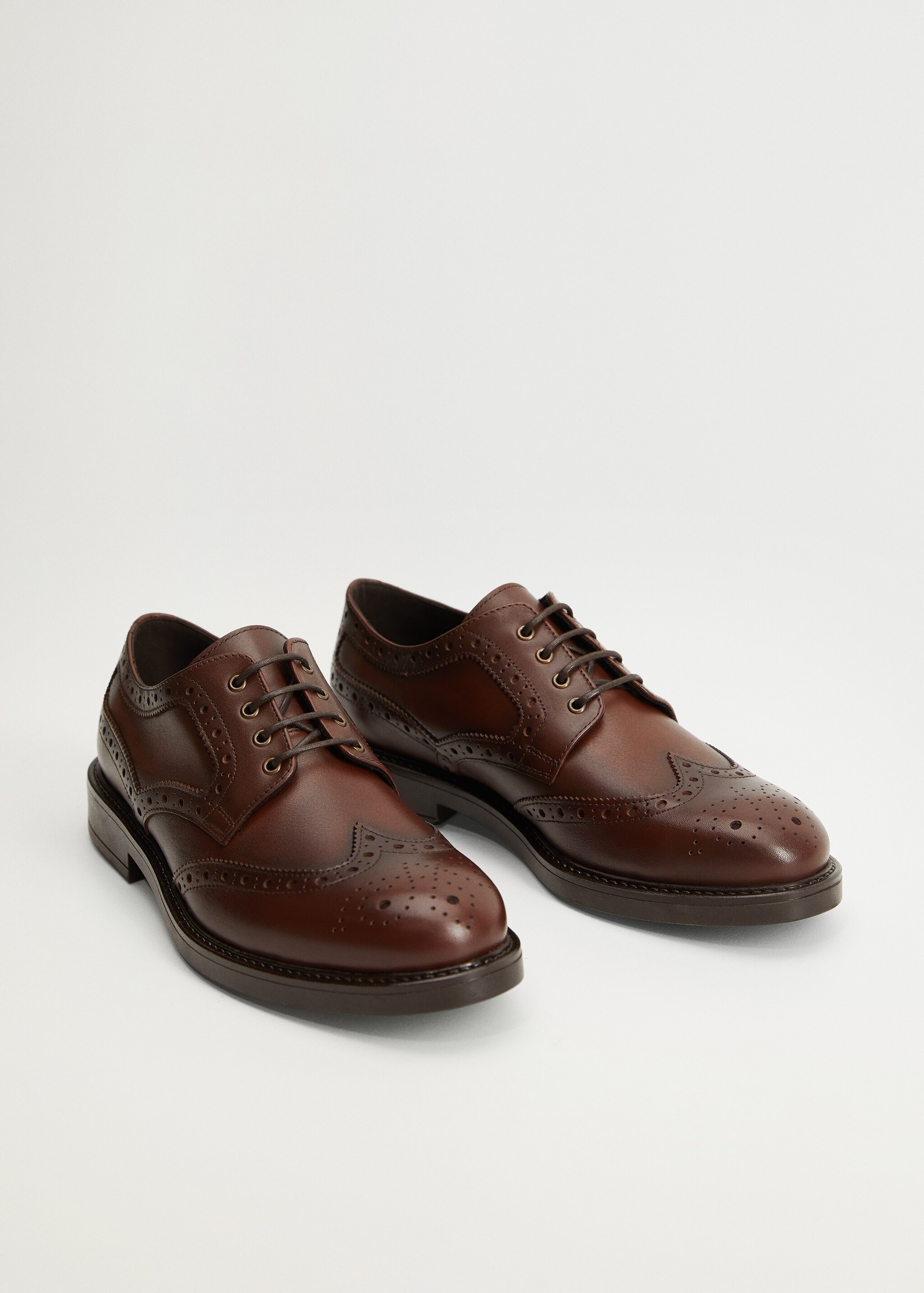 Zapato blucher piel troquelados - Plano medio