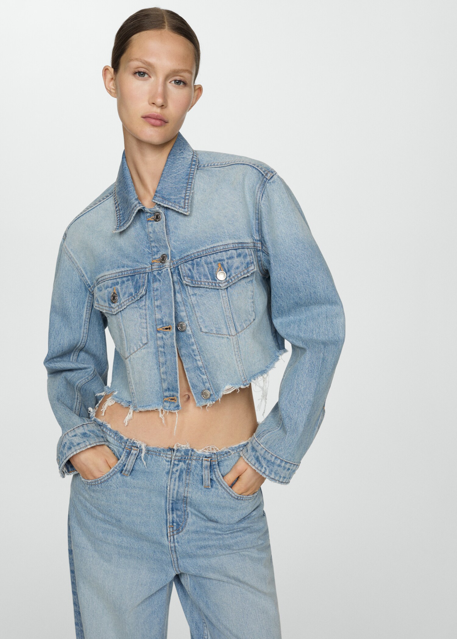 Denim jacket with frayed hem - Medium plane