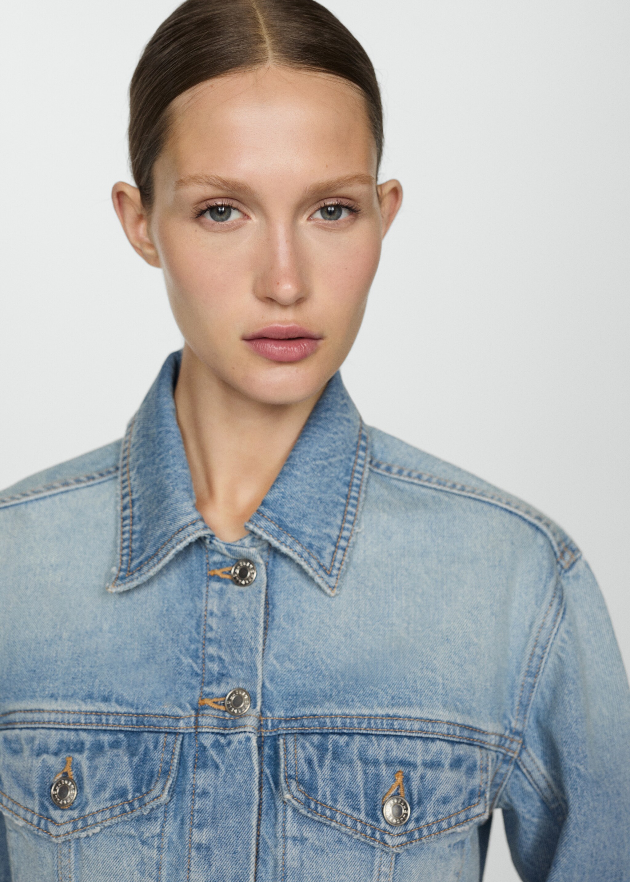 Denim jacket with frayed hem - Details of the article 1, Medium Blue. Ref: 87147113-00.