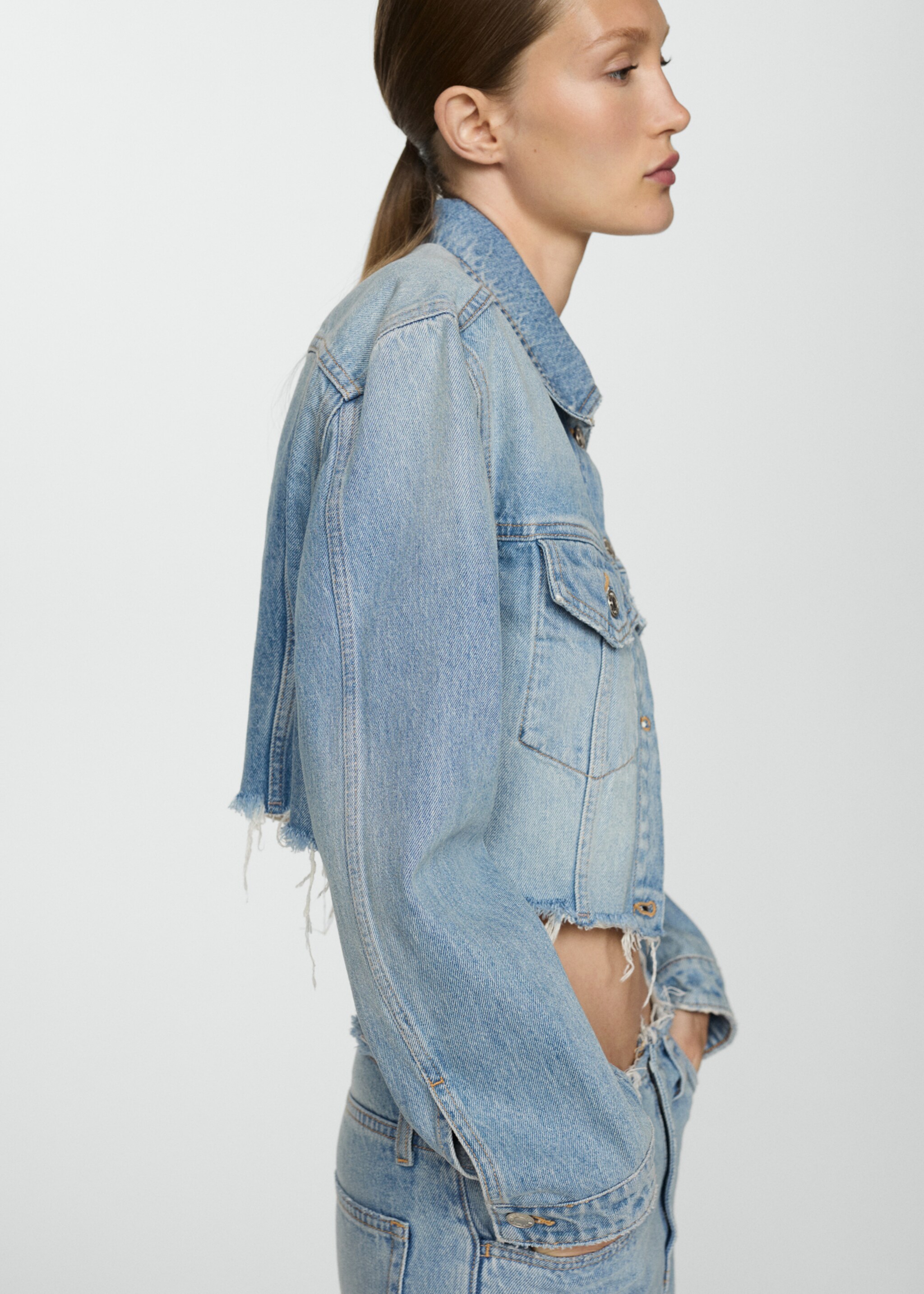 Denim jacket with frayed hem - Details of the article 2, Medium Blue. Ref: 87147113-00.