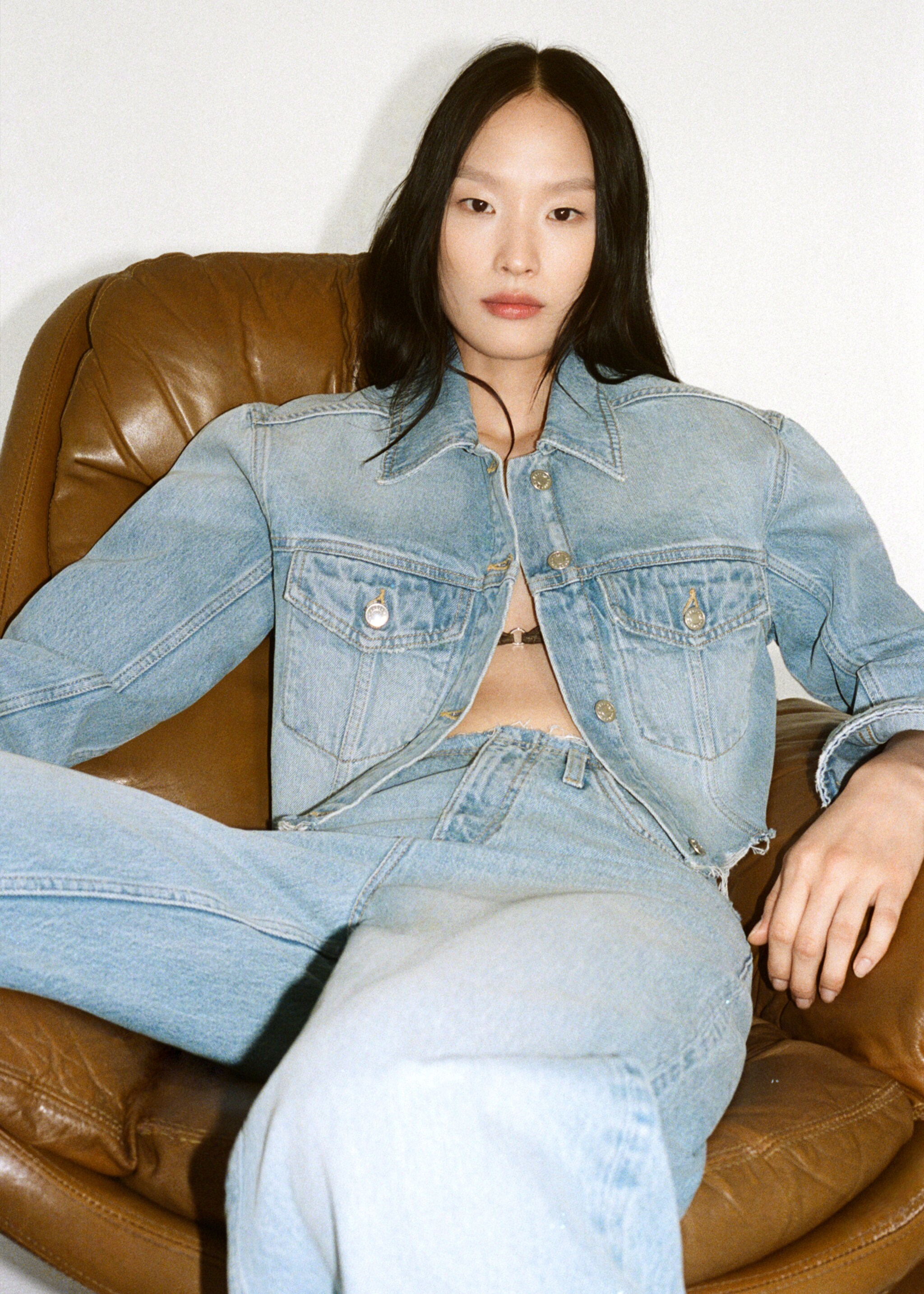 Denim jacket with frayed hem - Details of the article 7, Medium Blue. Ref: 87147113-00.