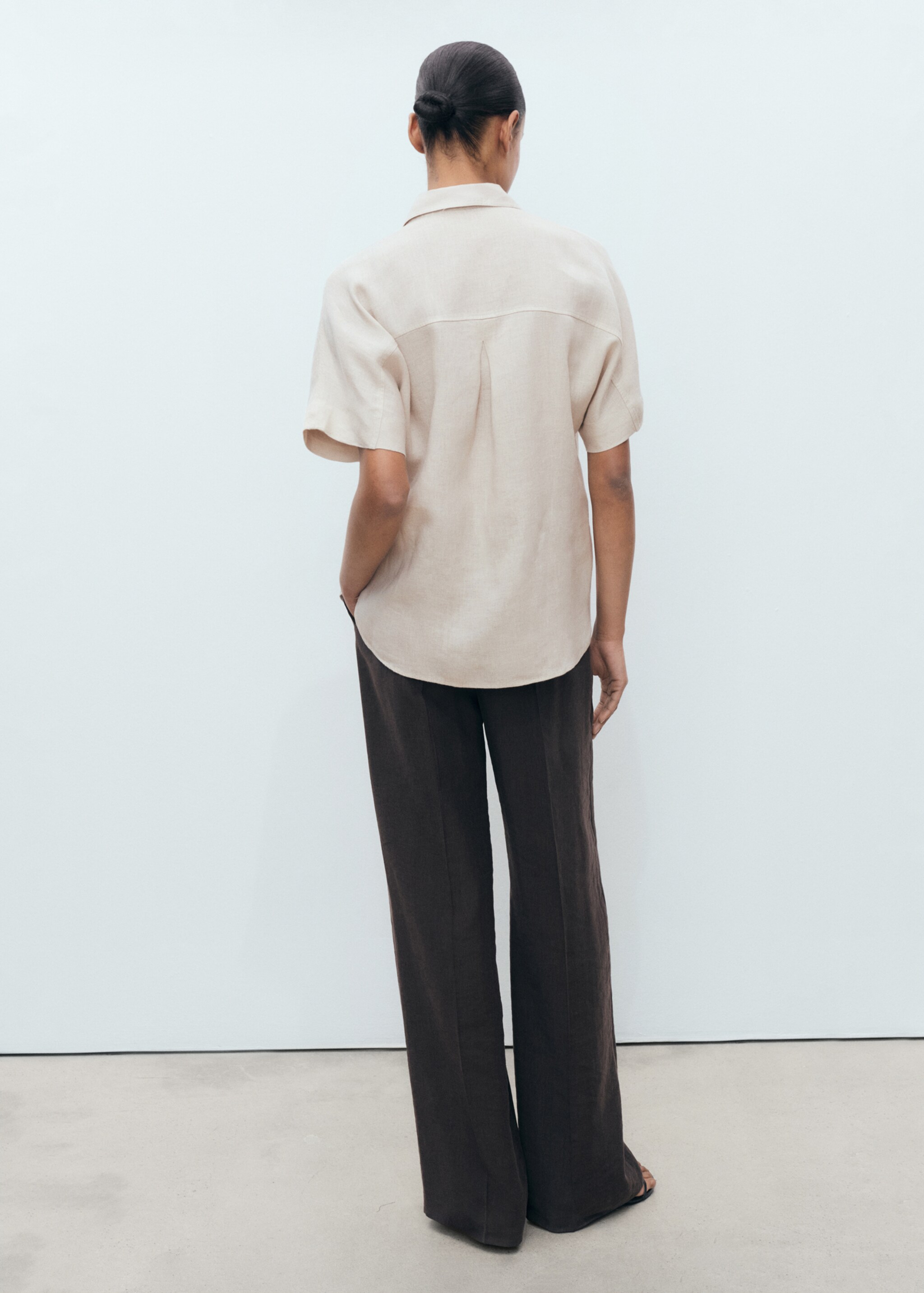 Pocket linen shirt - Reverse of the article, Sand. Ref: 87177110-00.