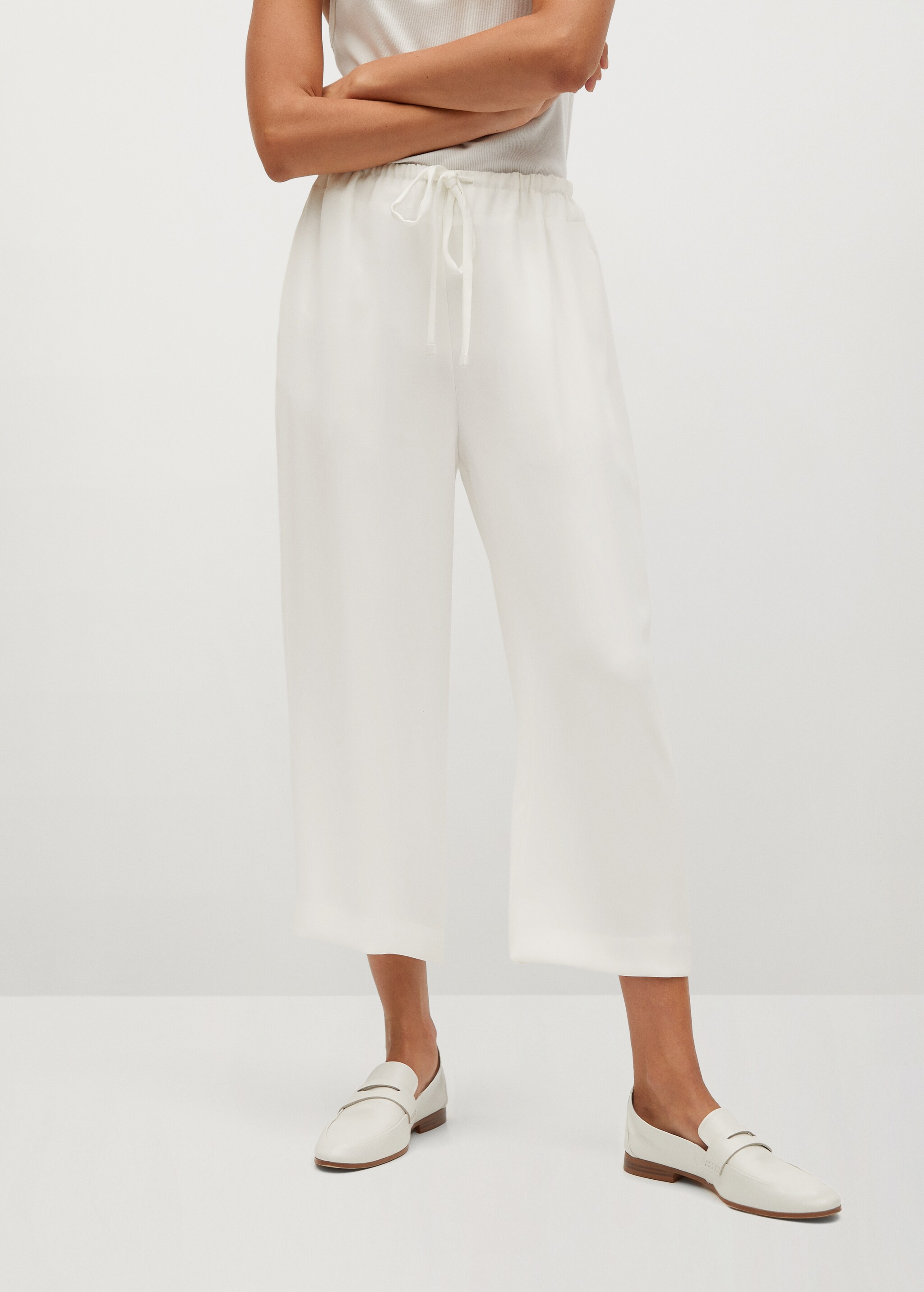 Pantalón culotte lazo - Plano medio