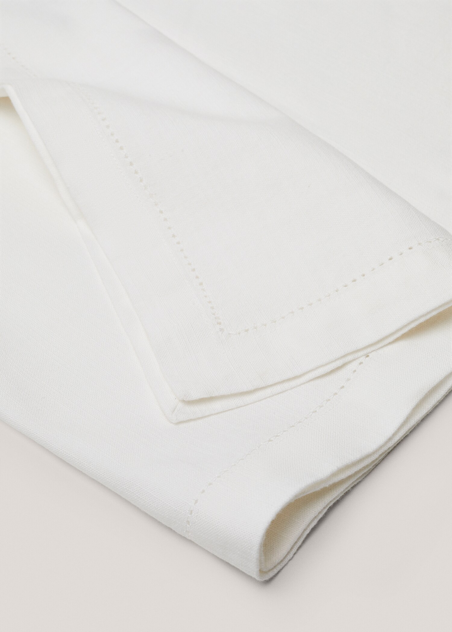 Hemstitch table runner - Details of the article 1