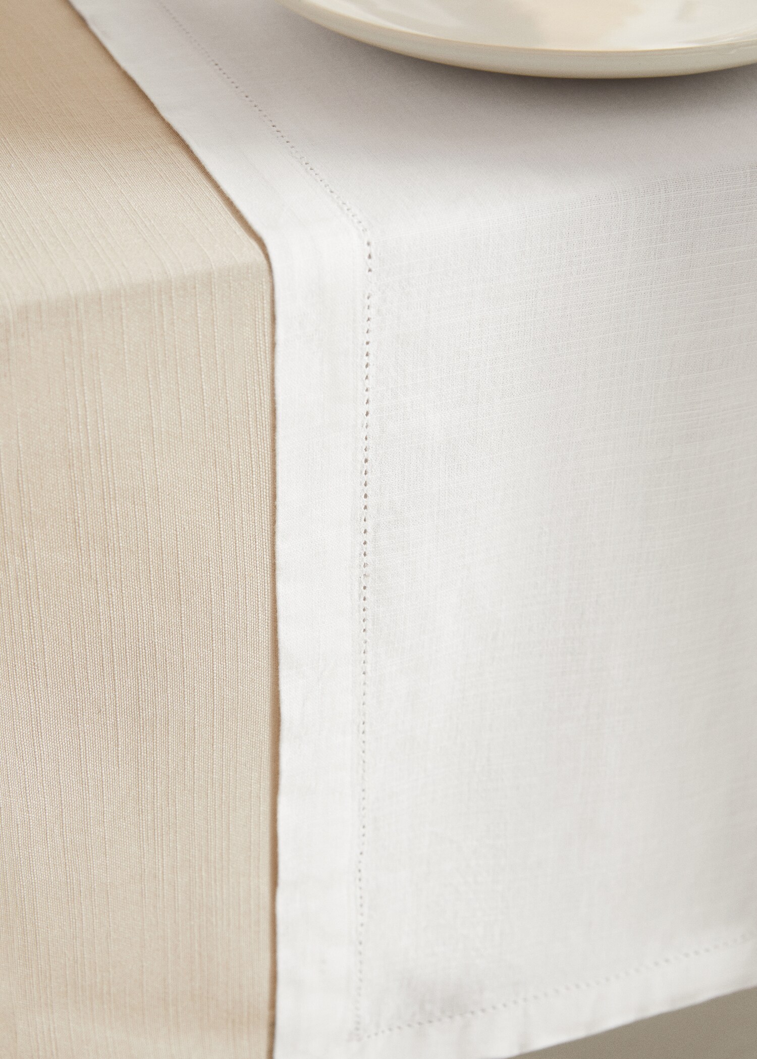Hemstitch table runner - Details of the article 7
