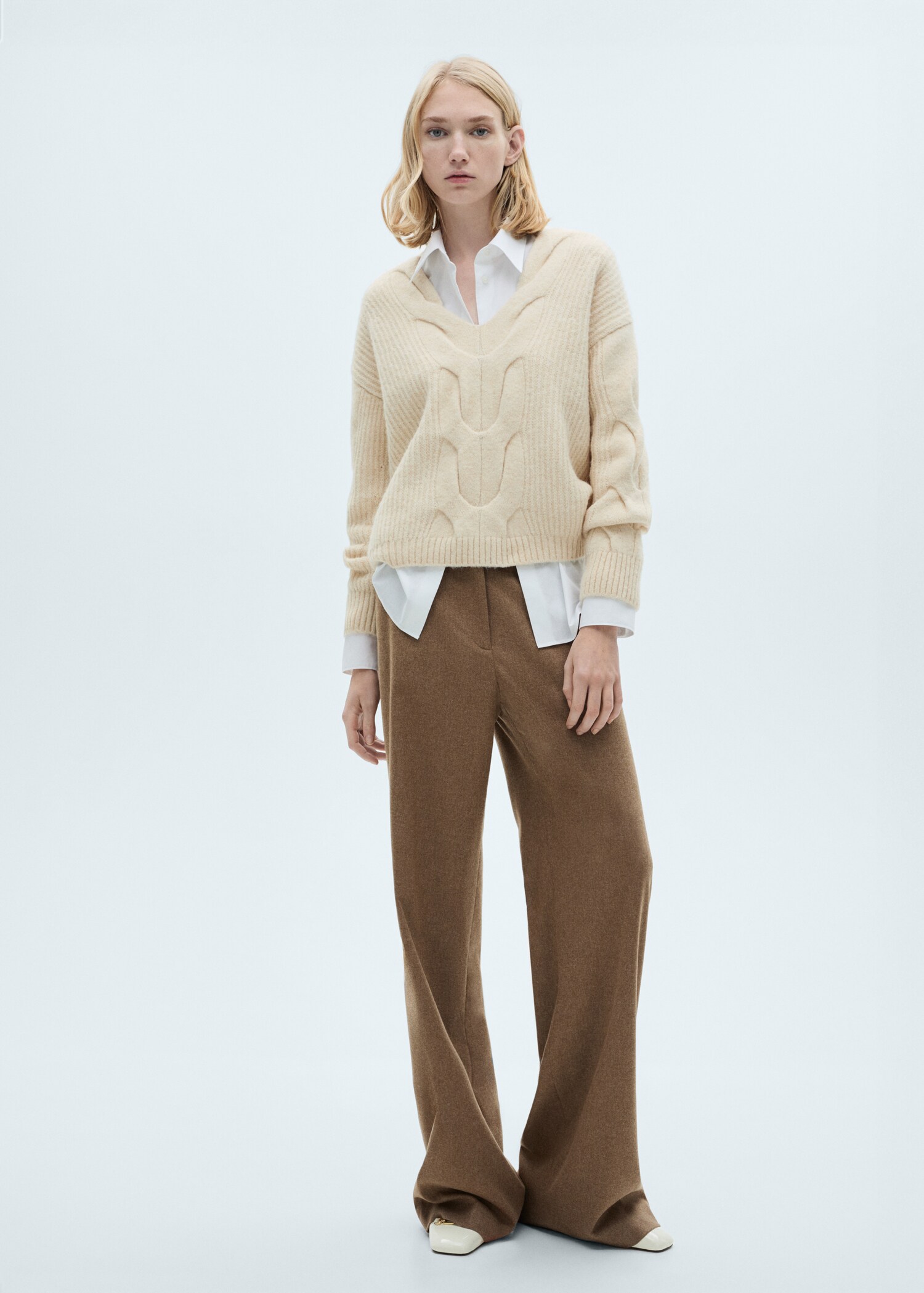 V-neck braided sweater - General plane