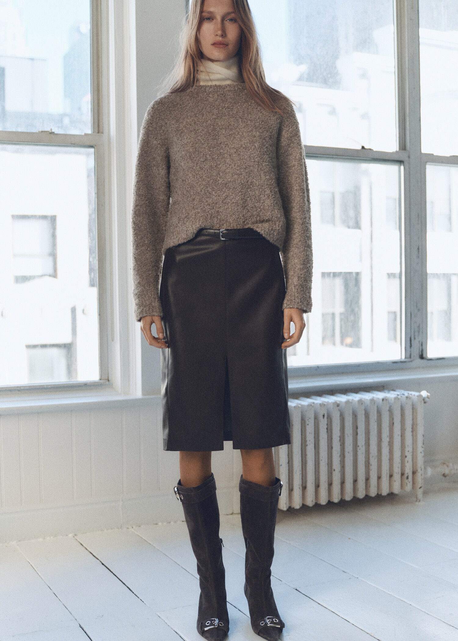 Round-neck bouclé sweater - General plane