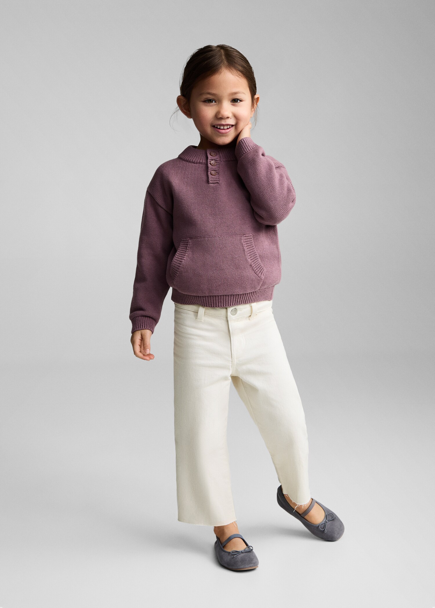 Seamless jeans with frayed hem - General plane