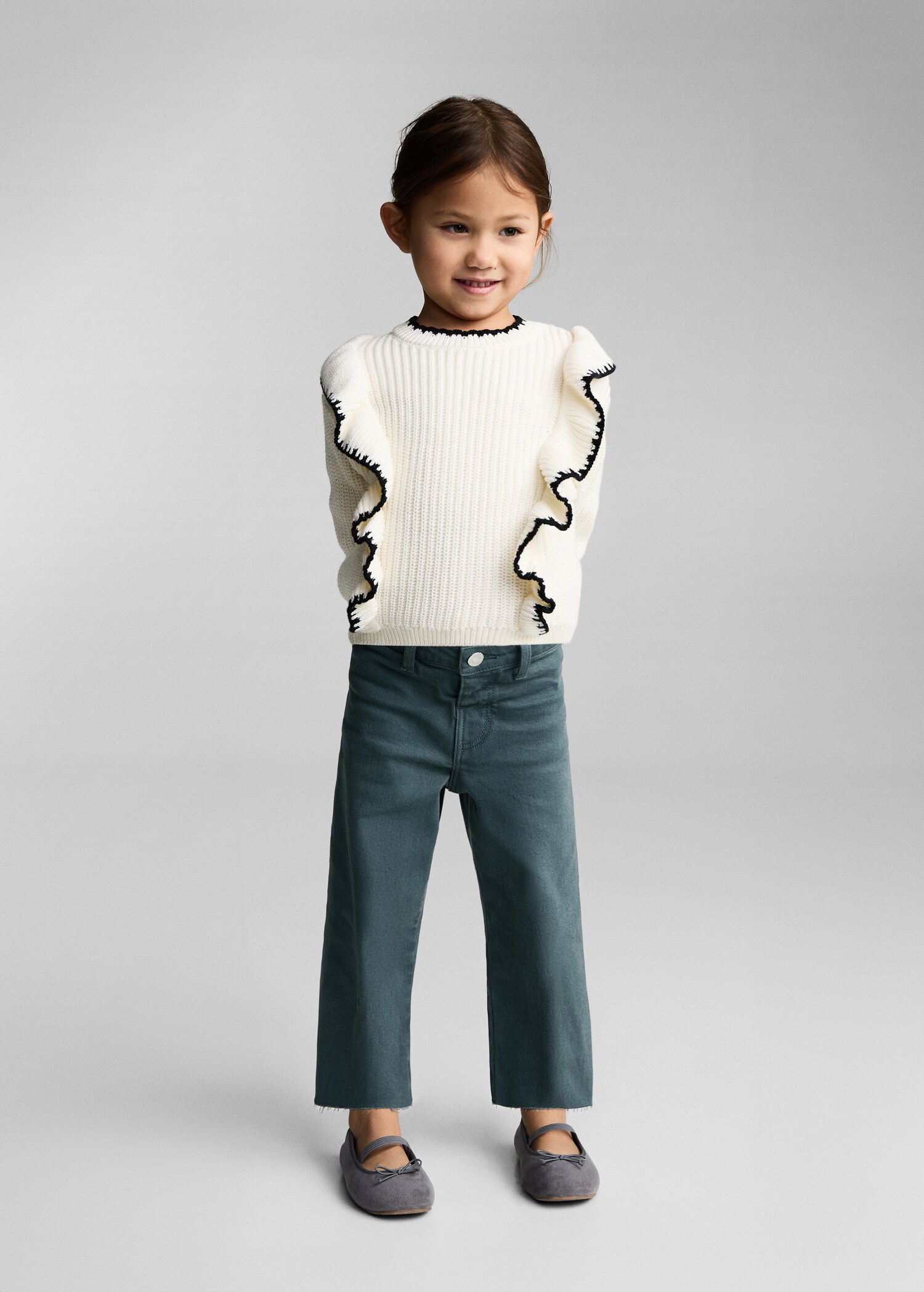 Seamless jeans with frayed hem - General plane