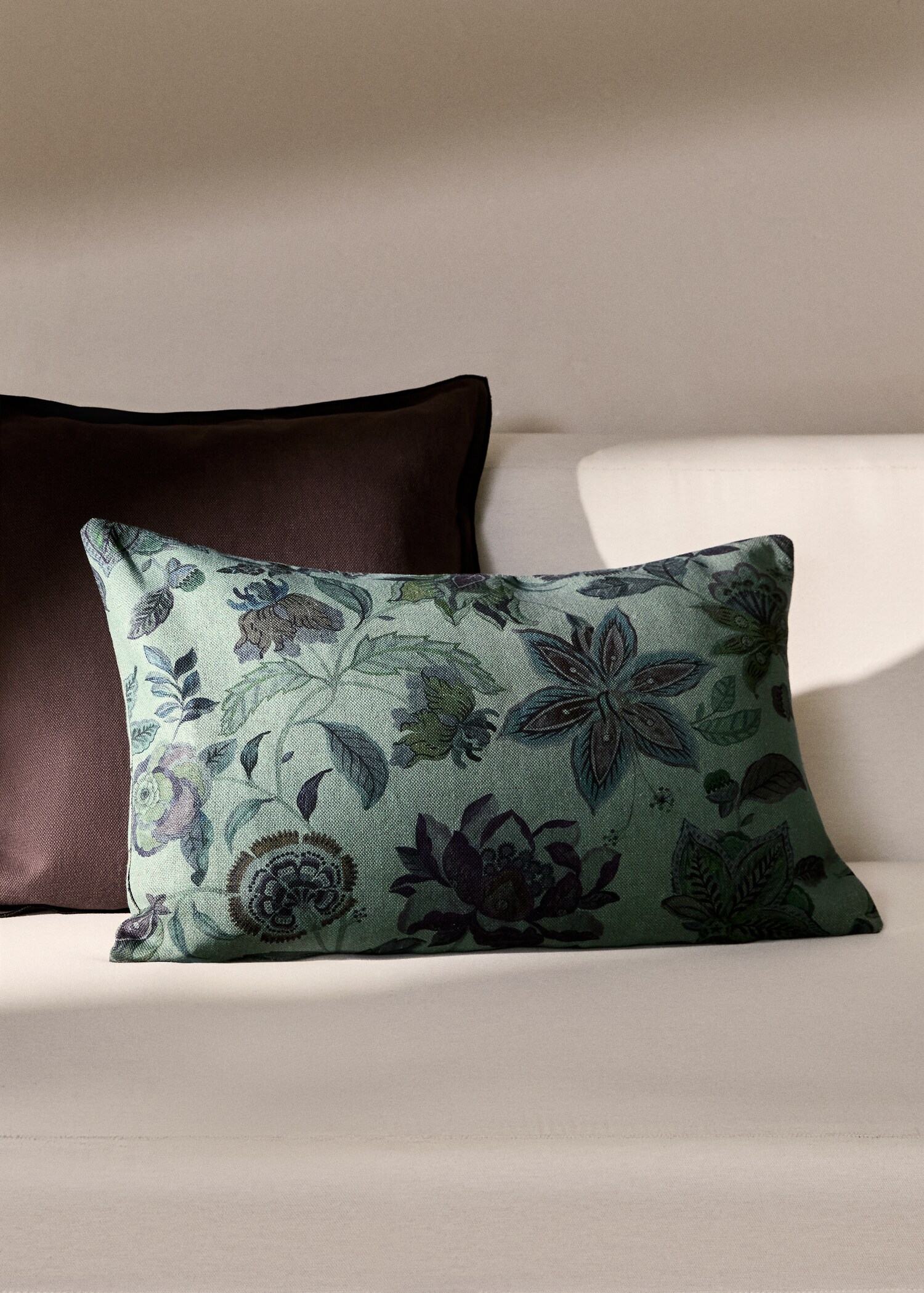 Λινή μαξιλαροθήκη με φλοράλ σχέδιο 40x60 εκ - Γενικό πλάνο