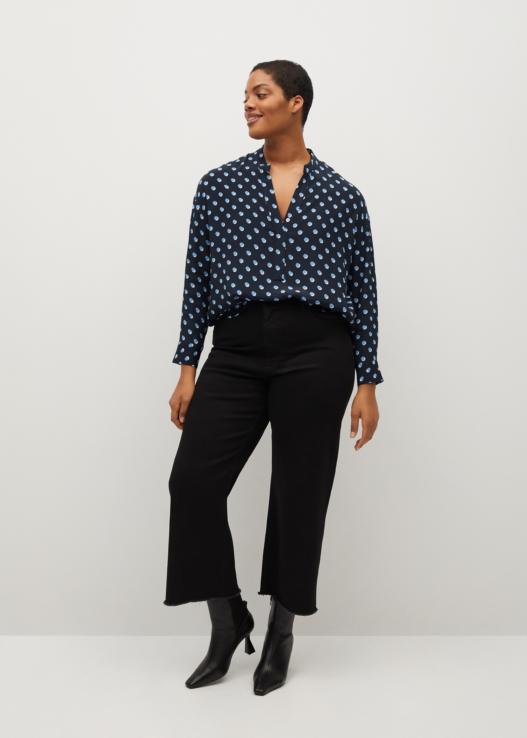 Blusa cuello pico - Plano general